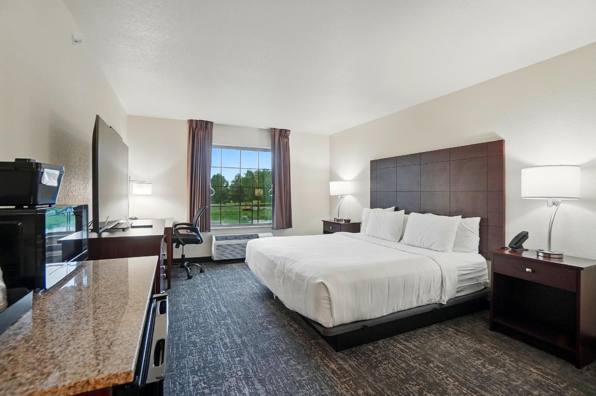 Accessible Single King Guestroom Non-Smoking