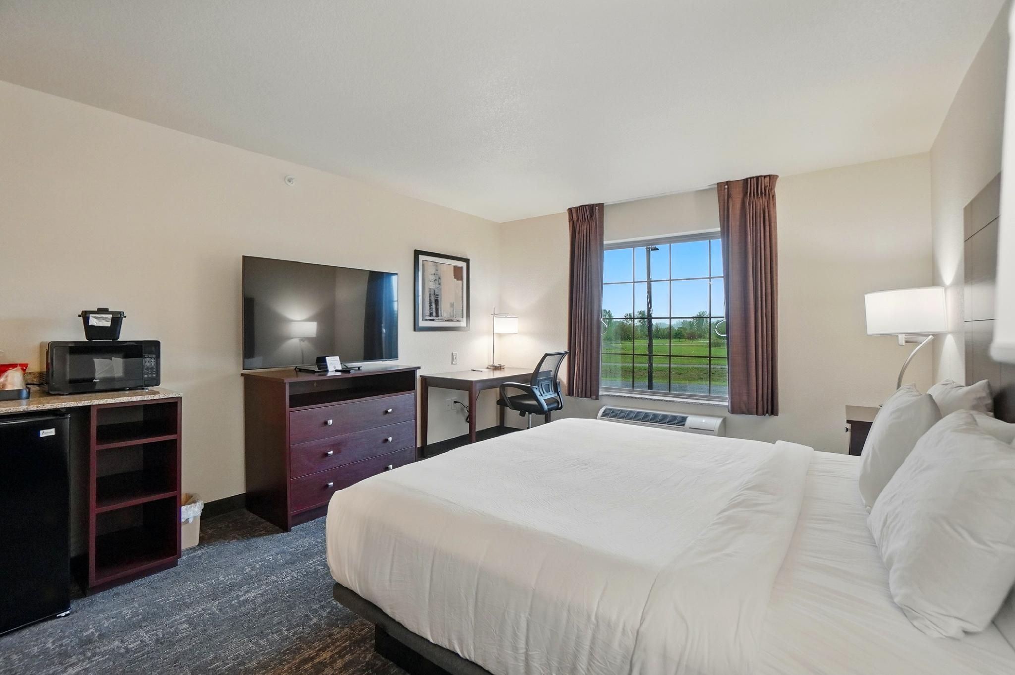 Accessible Single King Guestroom Non-Smoking