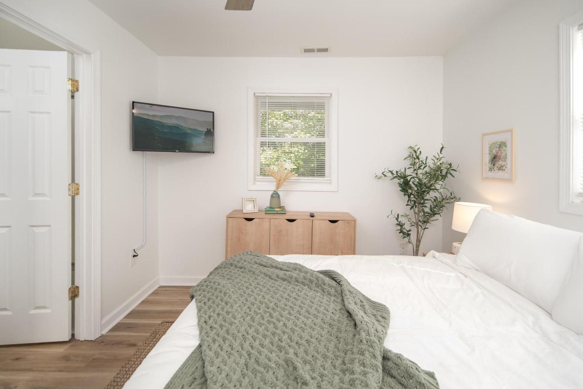 Deluxe Queen Room
