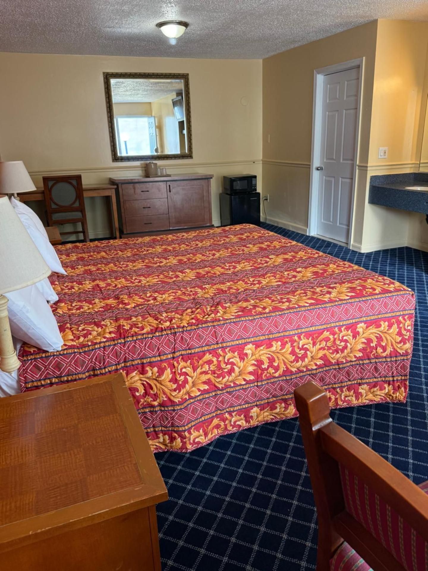 American Star Inn & Suites Atlantic City Deluxe King Room- Non-Smoking 3