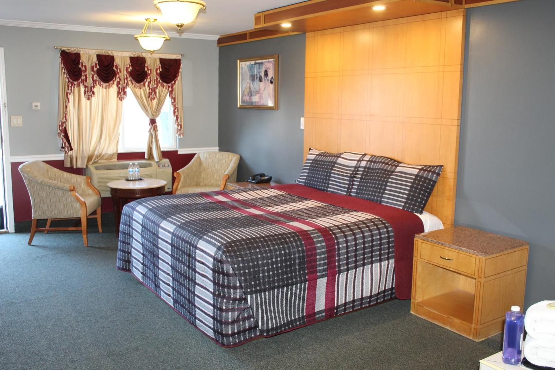 King Room with Spa Bath Smoking