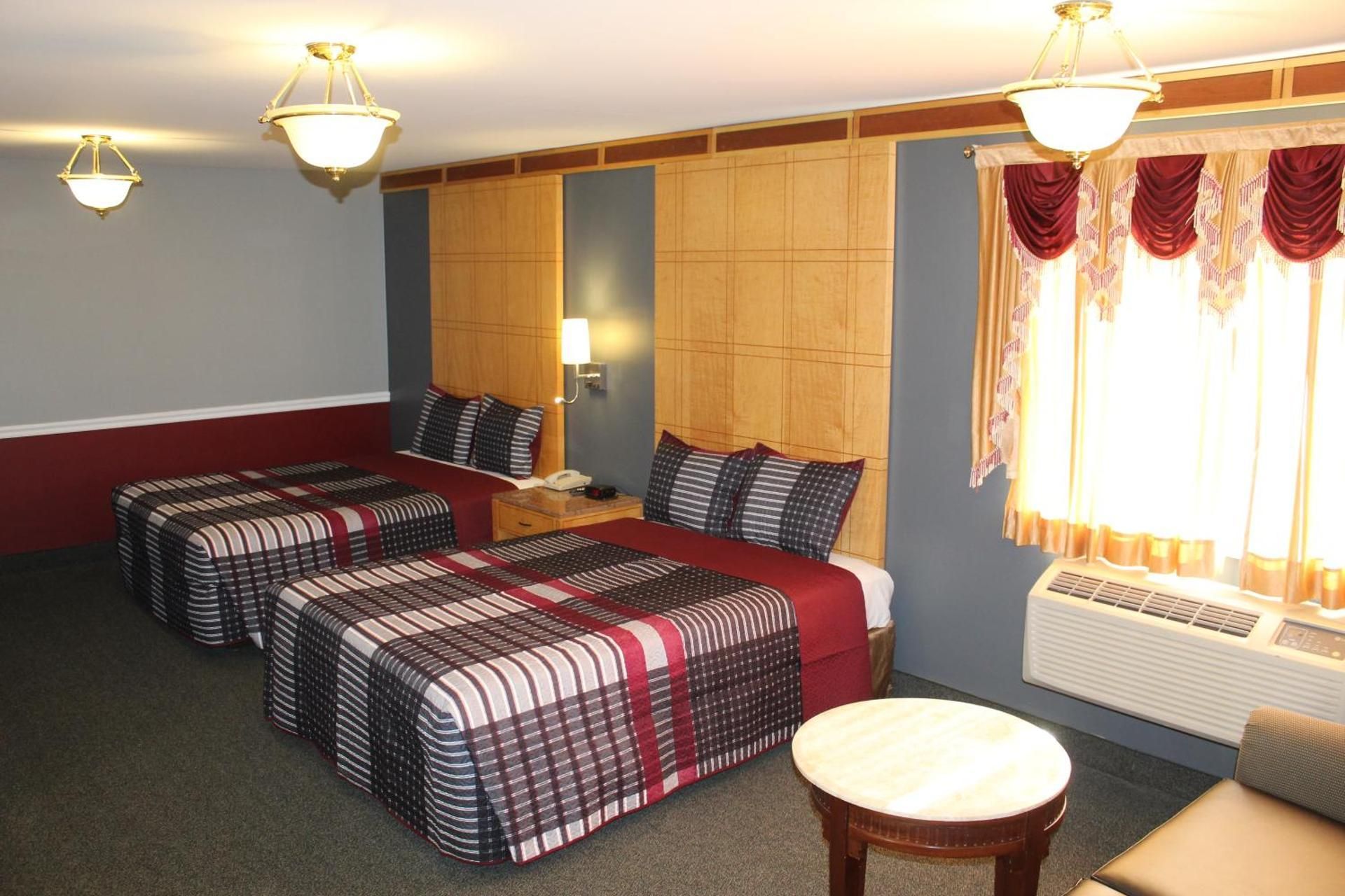 Queen Room with Two Queen Beds Non Smoking