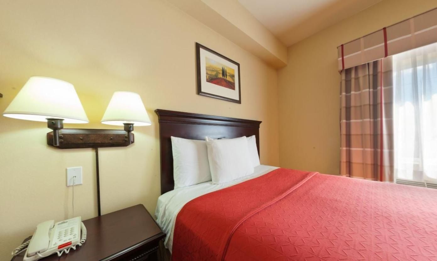 2 Queen Suite Accessible with Tub Non-Smoking