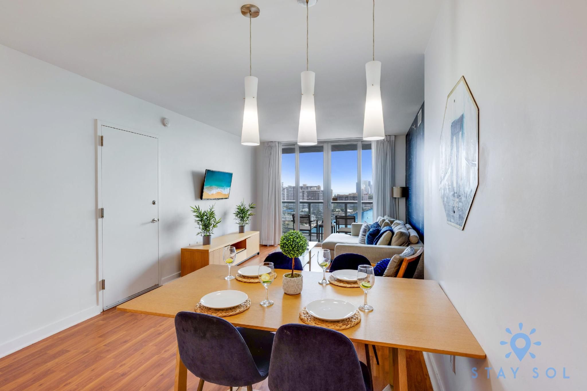 Amazing View Balcony - 1BR- Pool & Gym