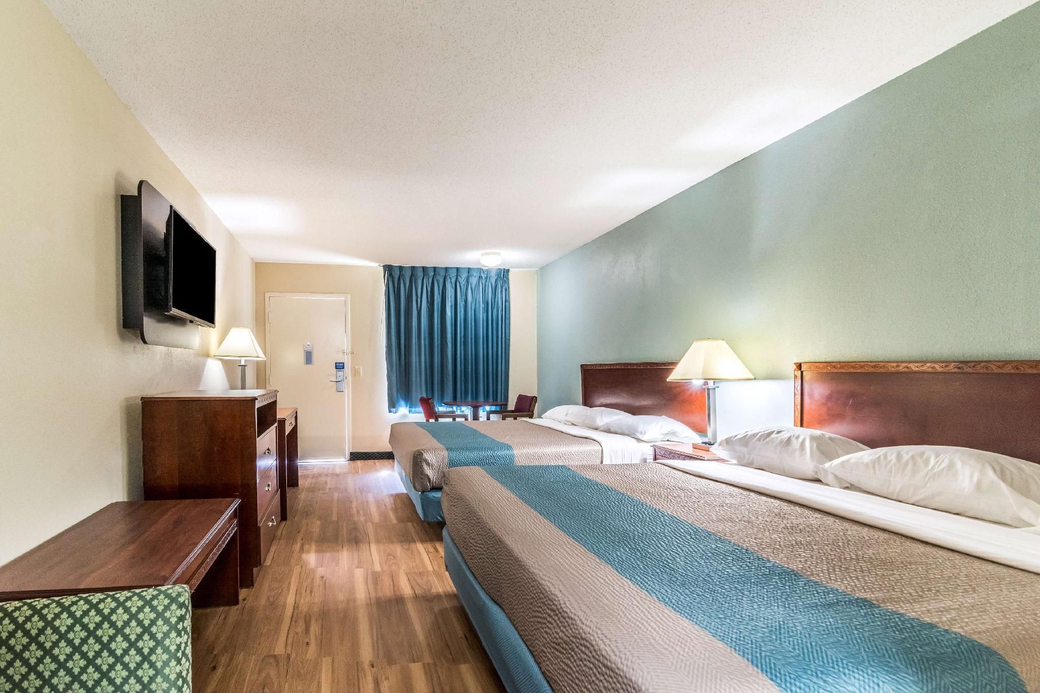 Motel 6 Kenly, NC 2 Queen Beds | Non-Smoking, Micfridge 2