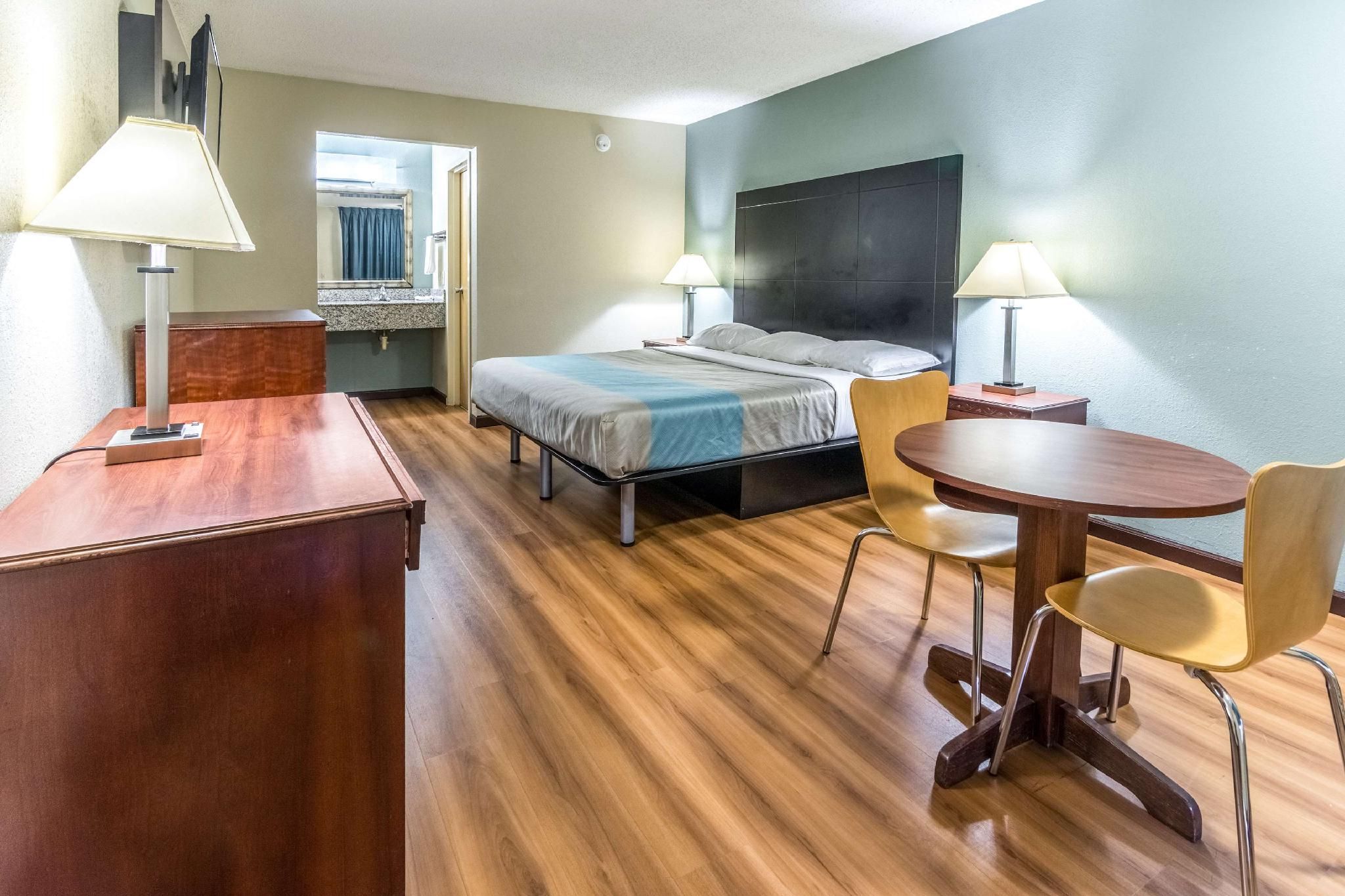 1 King Bed | Non-Smoking, Mini Fridge