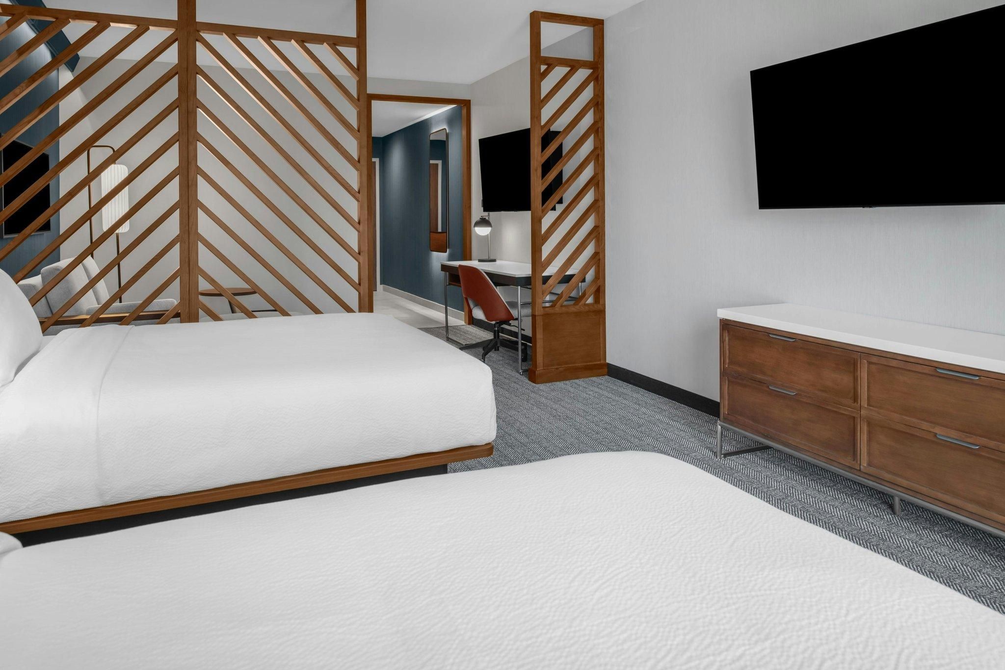 Double Queen Suite, Suite, 2 Queen, Sofa Bed