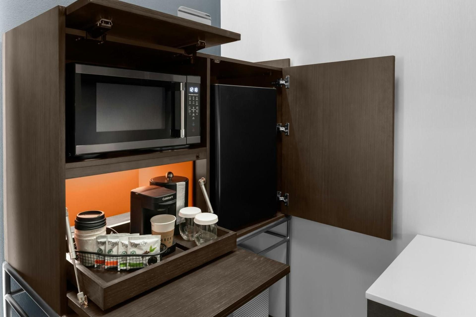 Courtyard by Marriott San Bernardino Loma Linda Standard Queen Room with Two Queen Beds 3