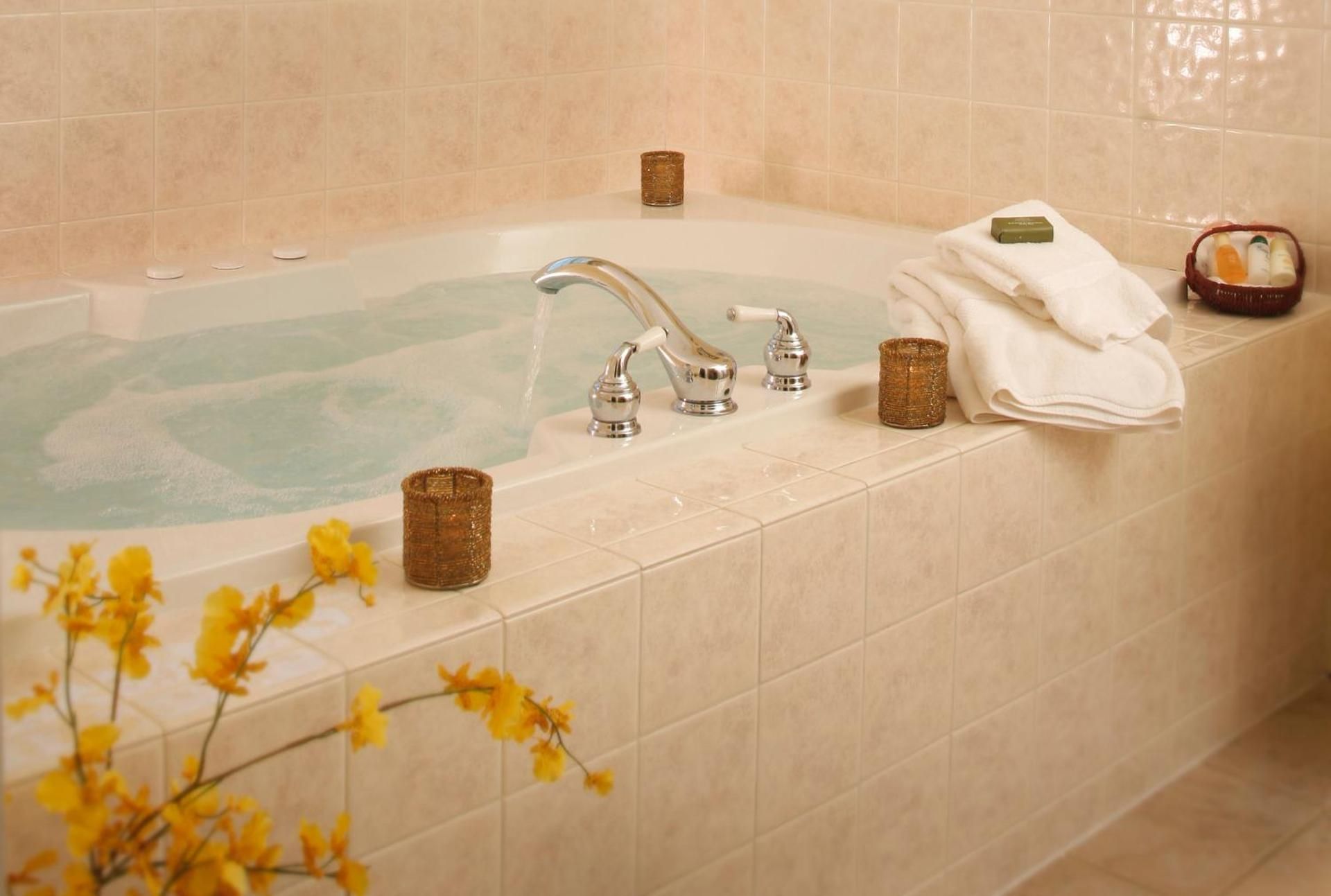 Peckett Deluxe Whirlpool Suite