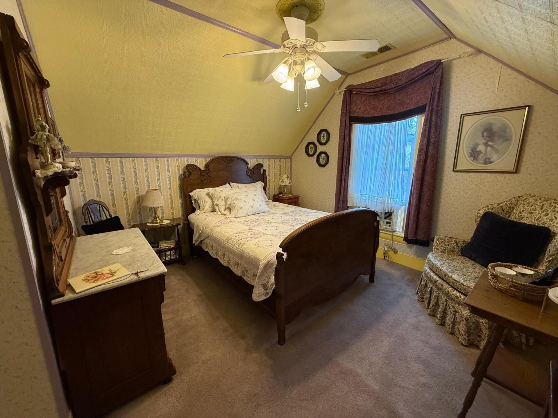 Double Room with Private Bathroom