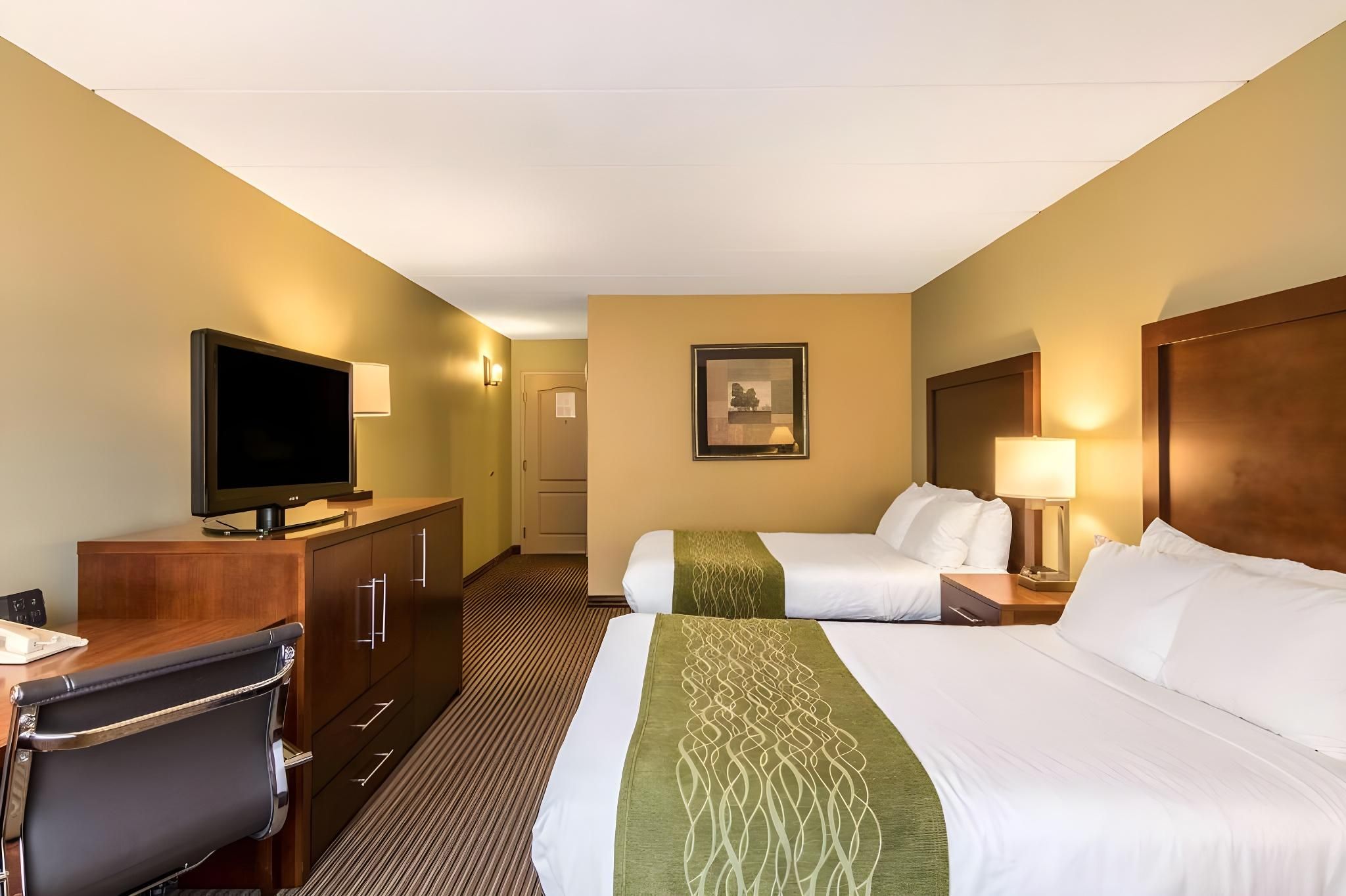 Queen Room with Two Queen Beds - Pet Friendly