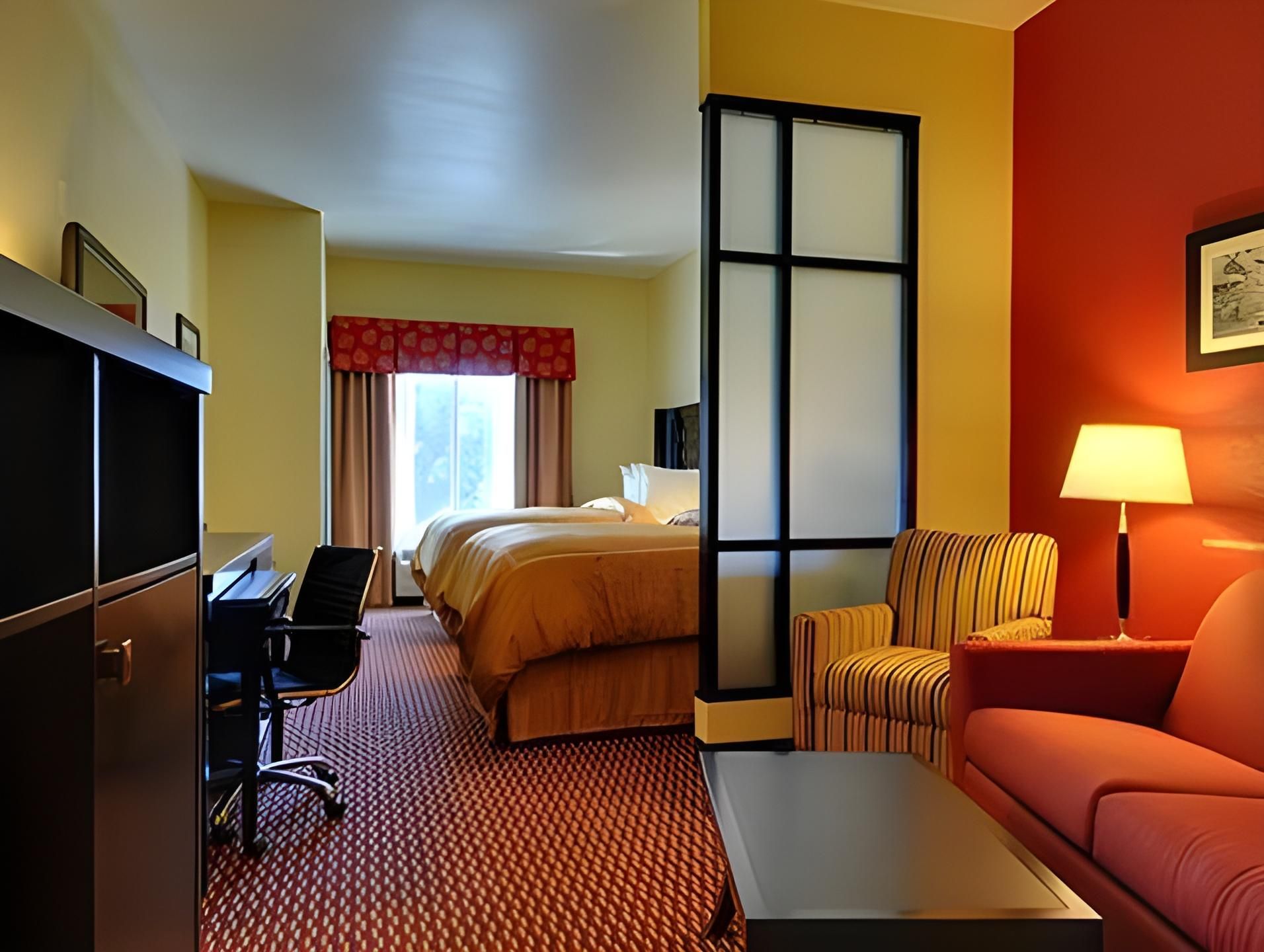 Comfort Suites Guestroom