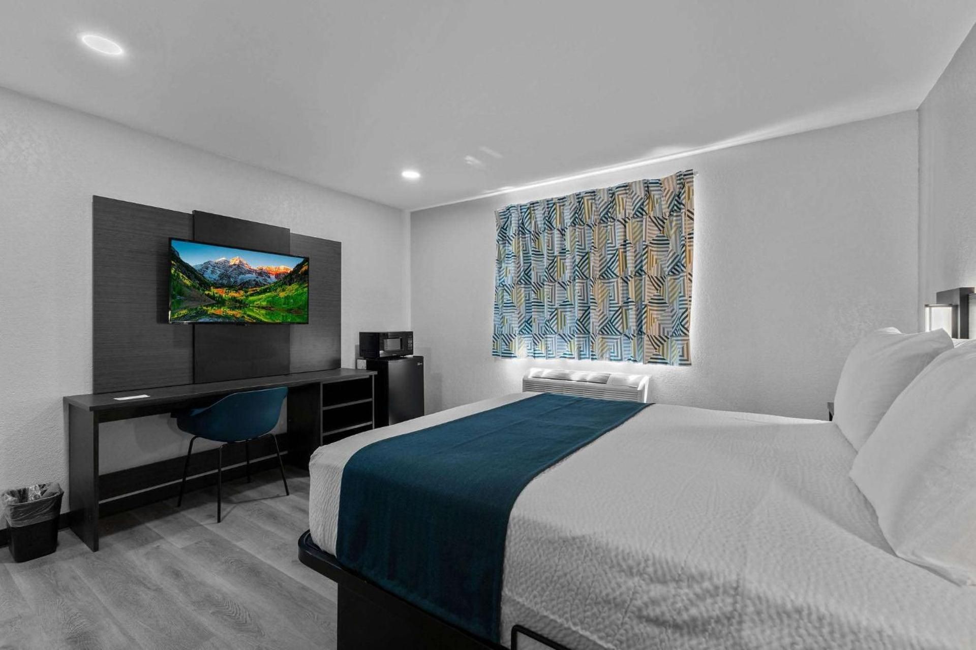 Queen Room - Disability Access - Non-Smoking