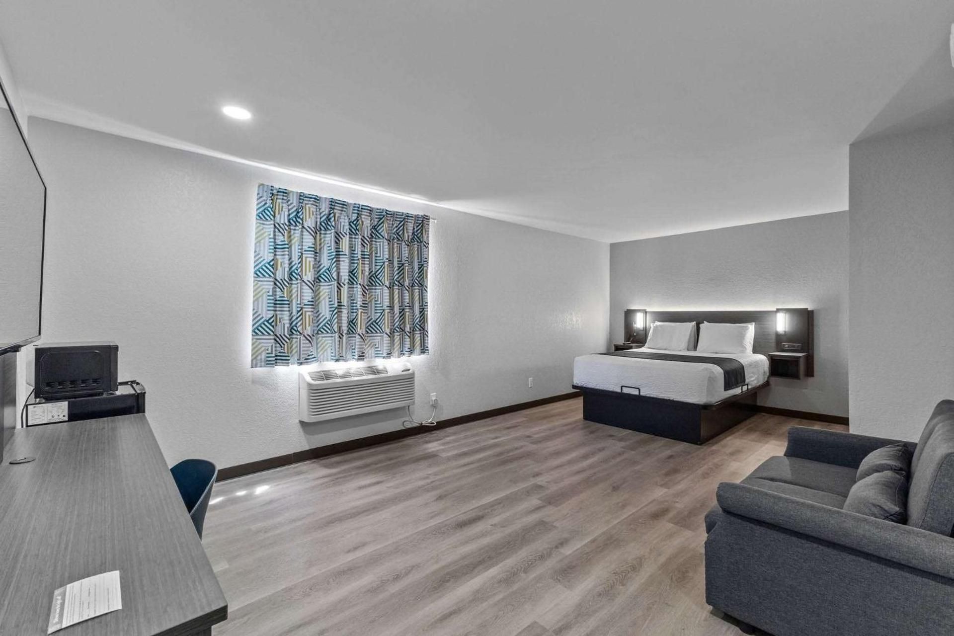 Queen Room - Disability Access - Non-Smoking