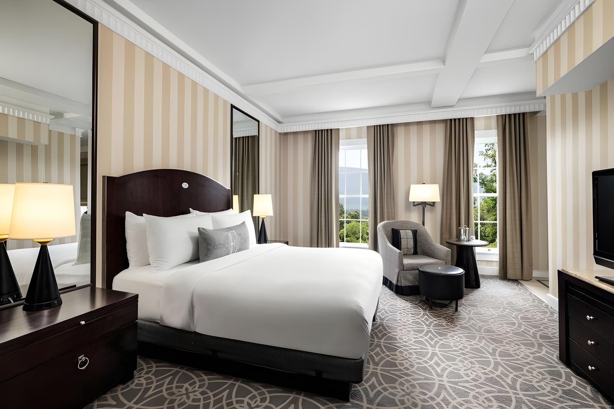 Mountain View Cupola Suite