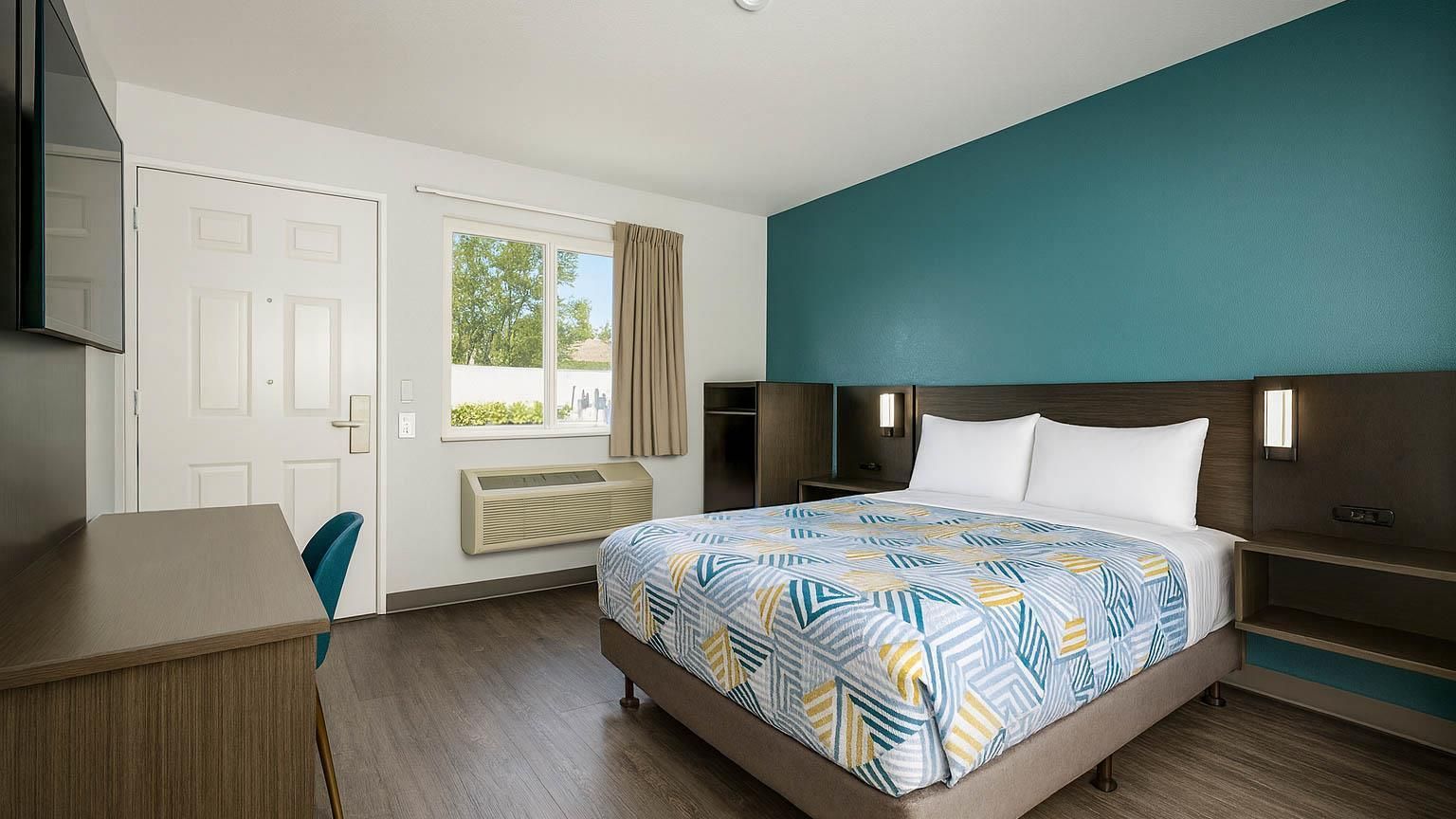 Full Bed with Private Bathroom