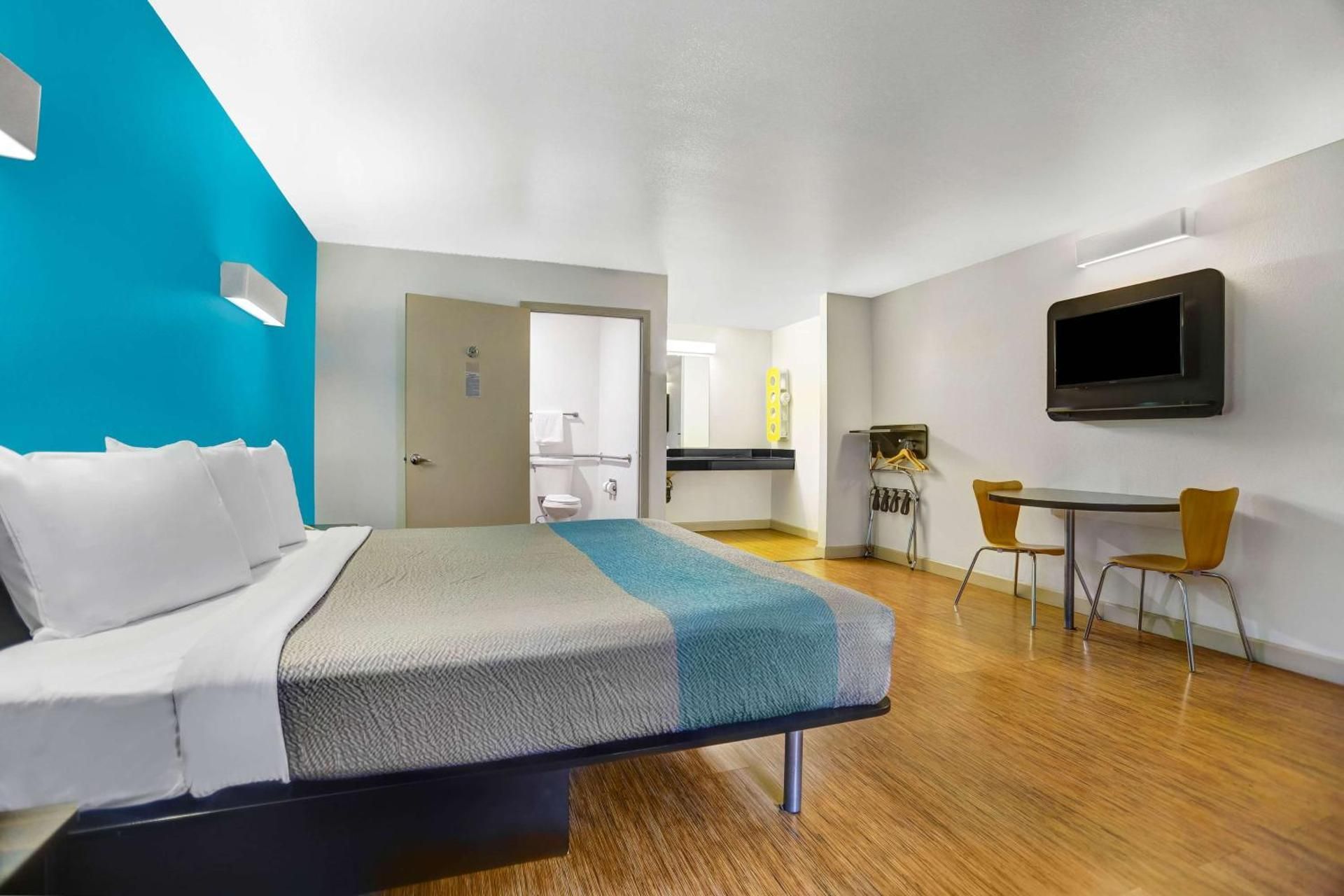 King Room - Disability Access - Non-Smoking