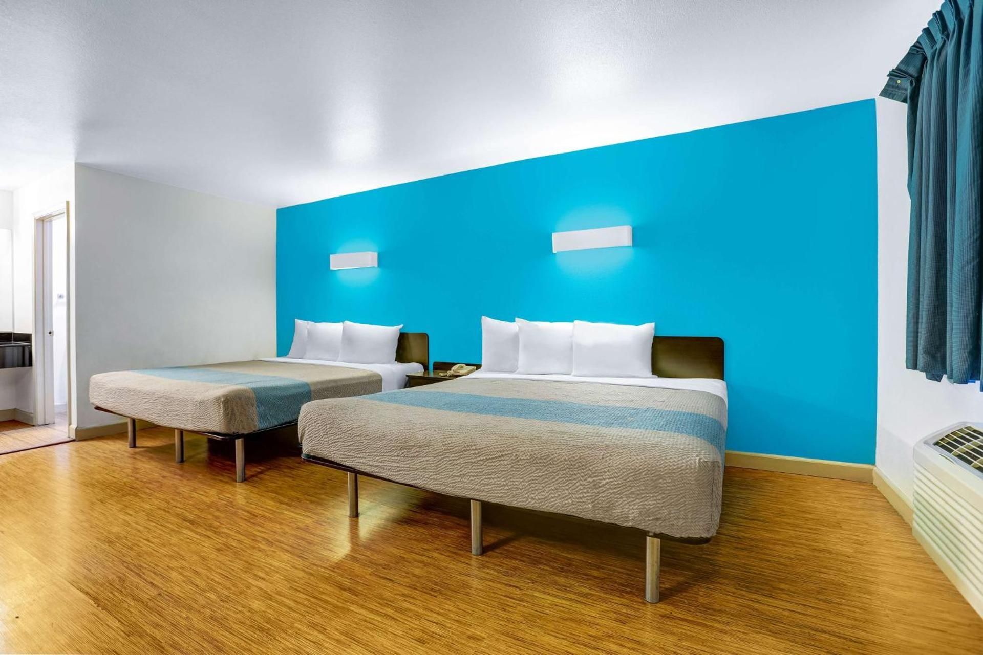 Deluxe Quadruple Room - Non-Smoking