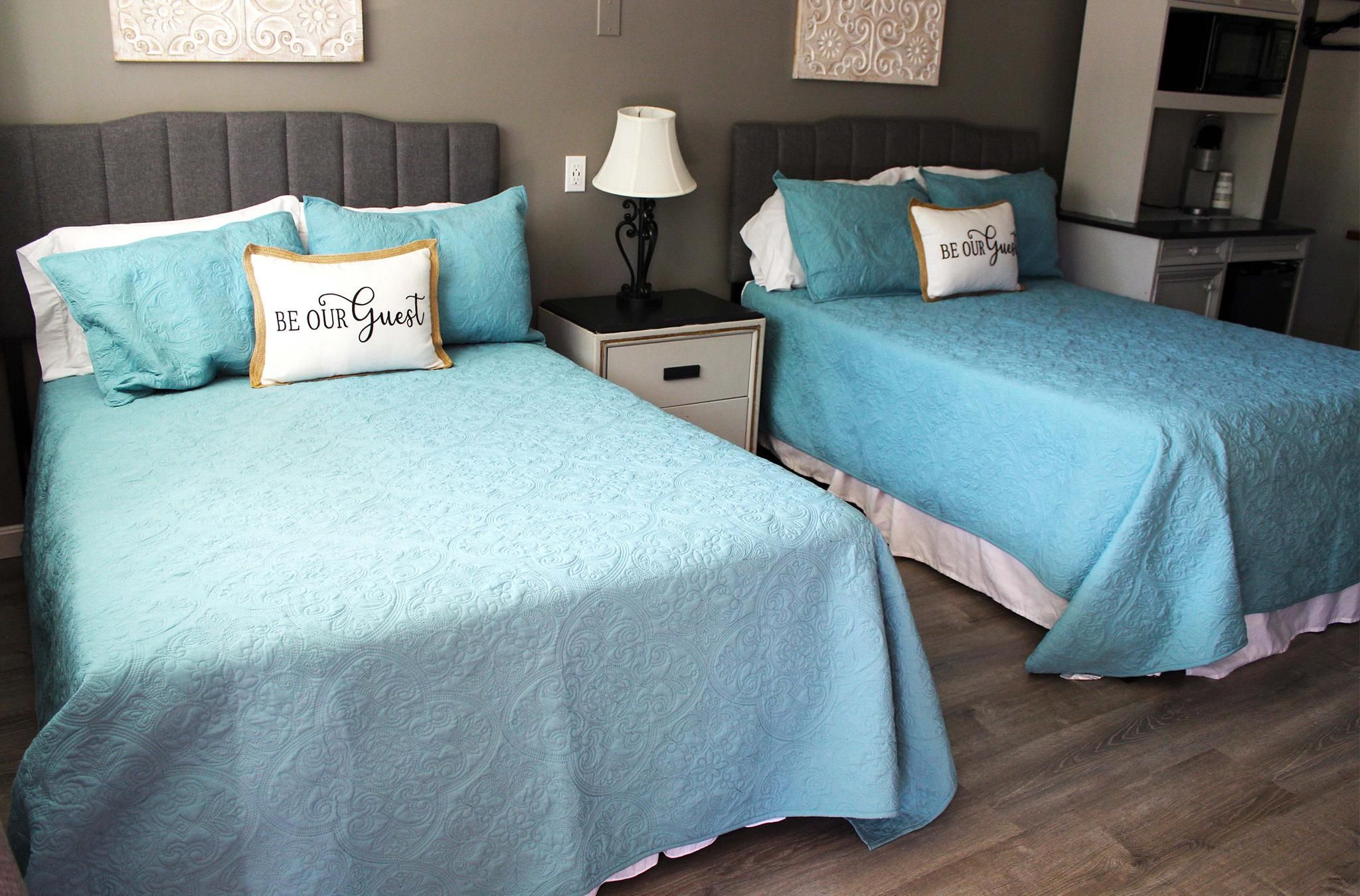 Yankee Trail Motel Double Rooms-Classic-Quad room-Ensuite with Shower