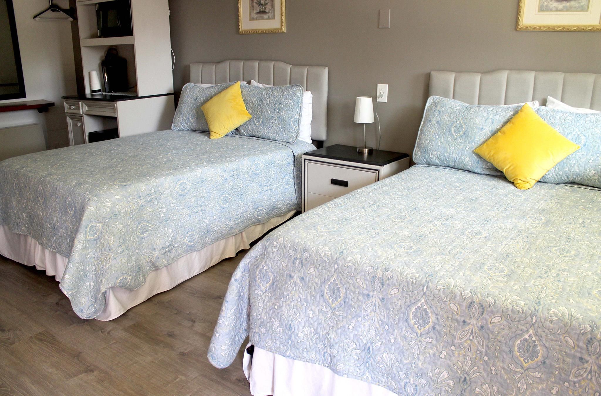 Yankee Trail Motel Double Rooms-Classic-Quad room-Ensuite with Shower 2