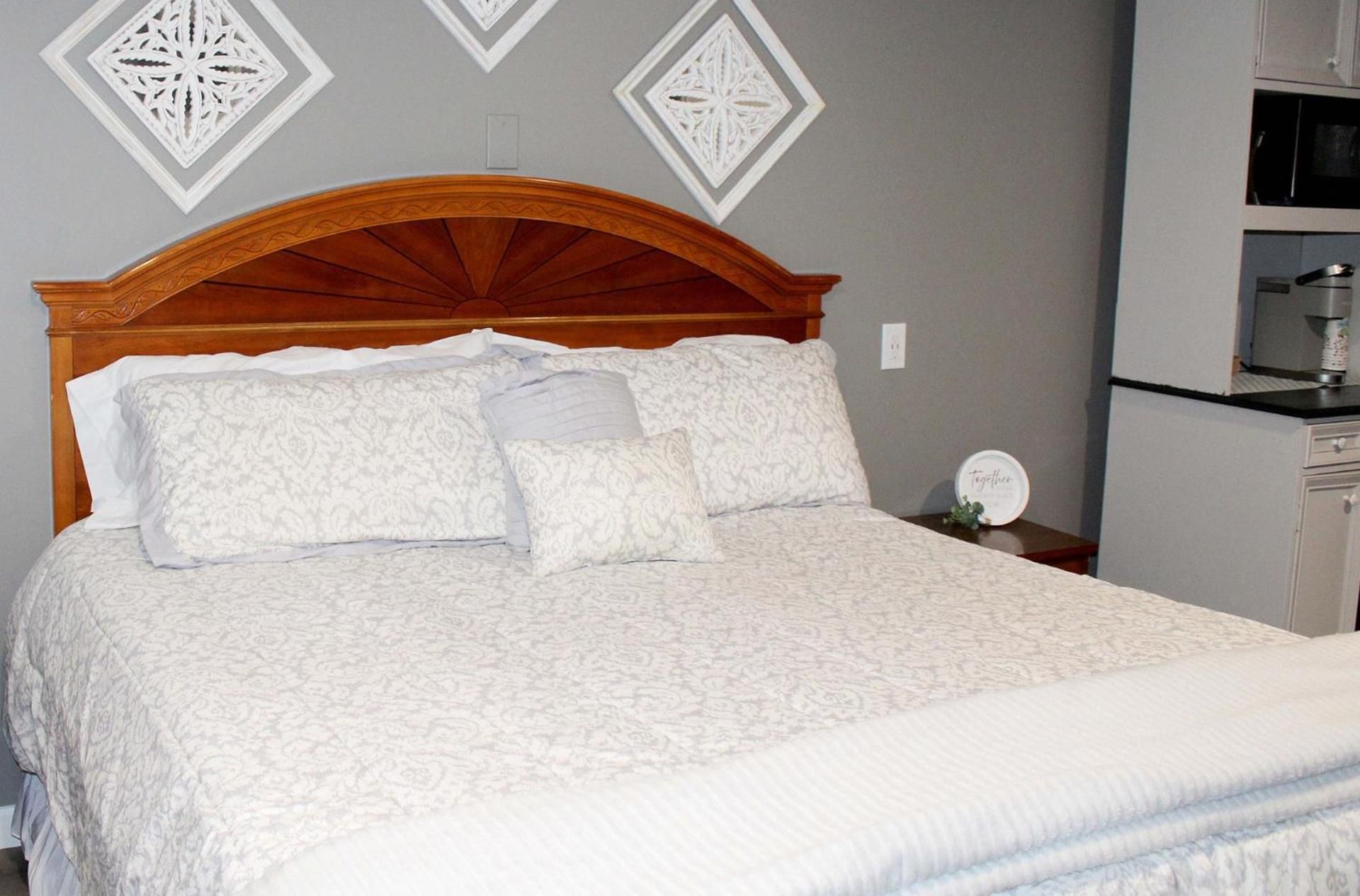 Yankee Trail Motel Standard King Room