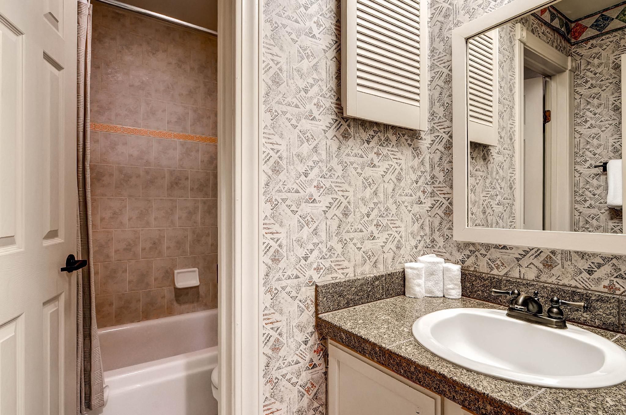 1 Bedroom Condominium