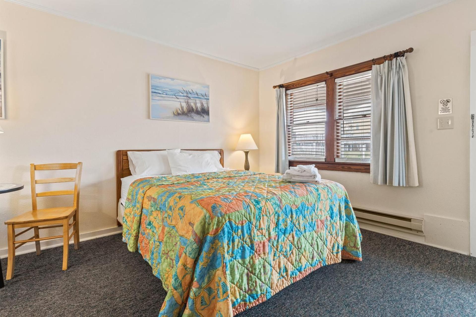 Double Room -Street View - No Pets Allowed