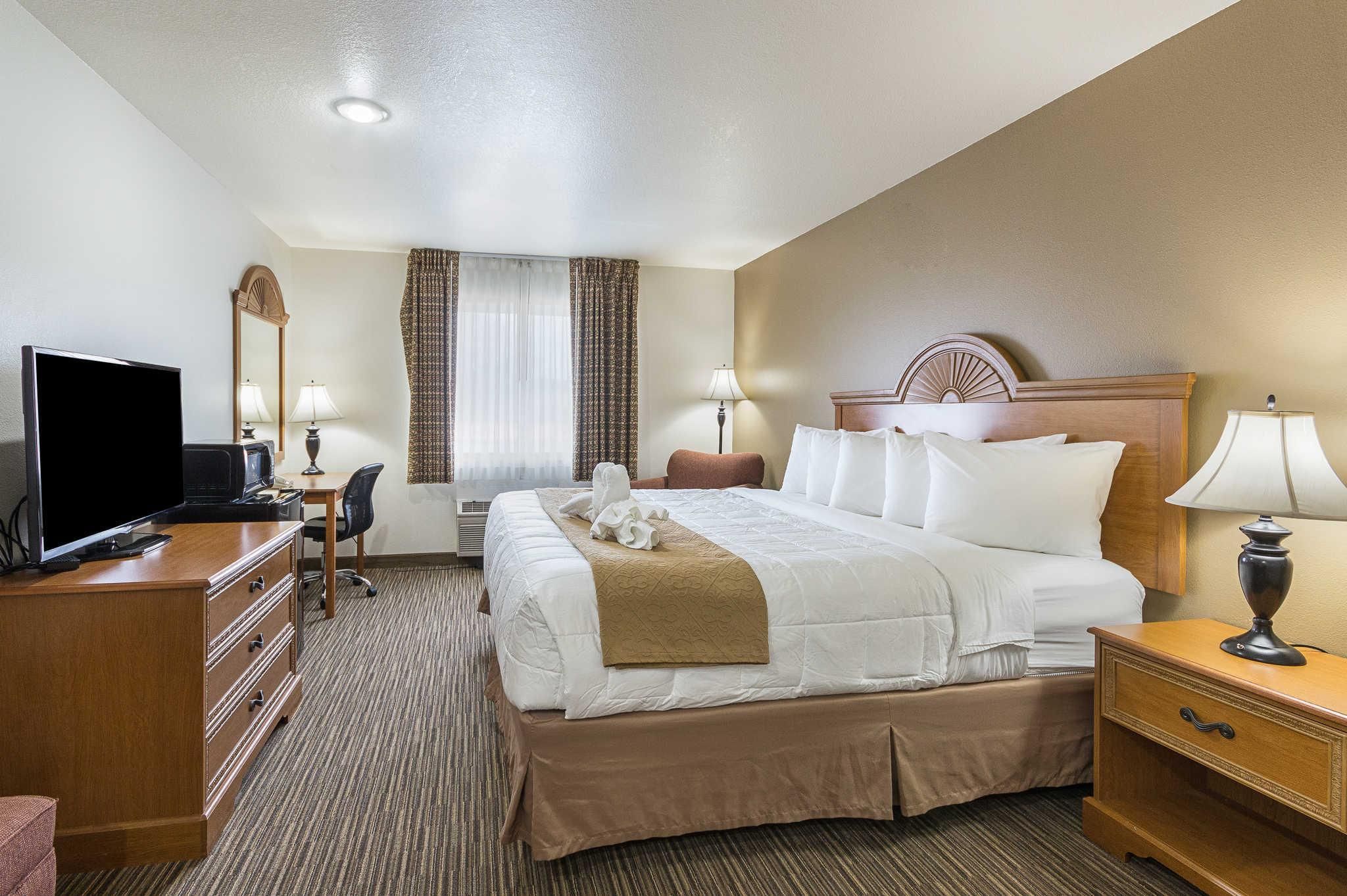 1 King Bed Nonsmoking
