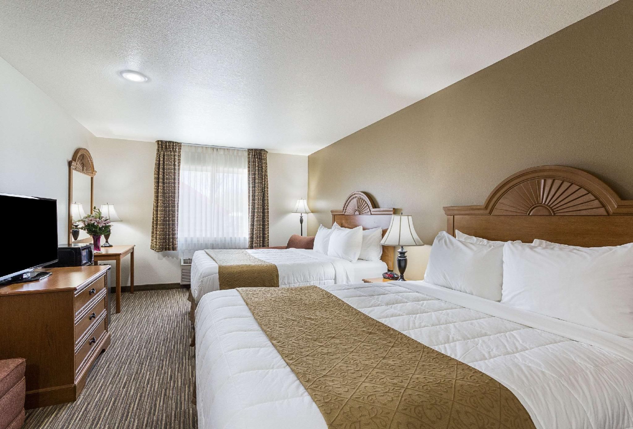 2 Queen Beds No Smoking
