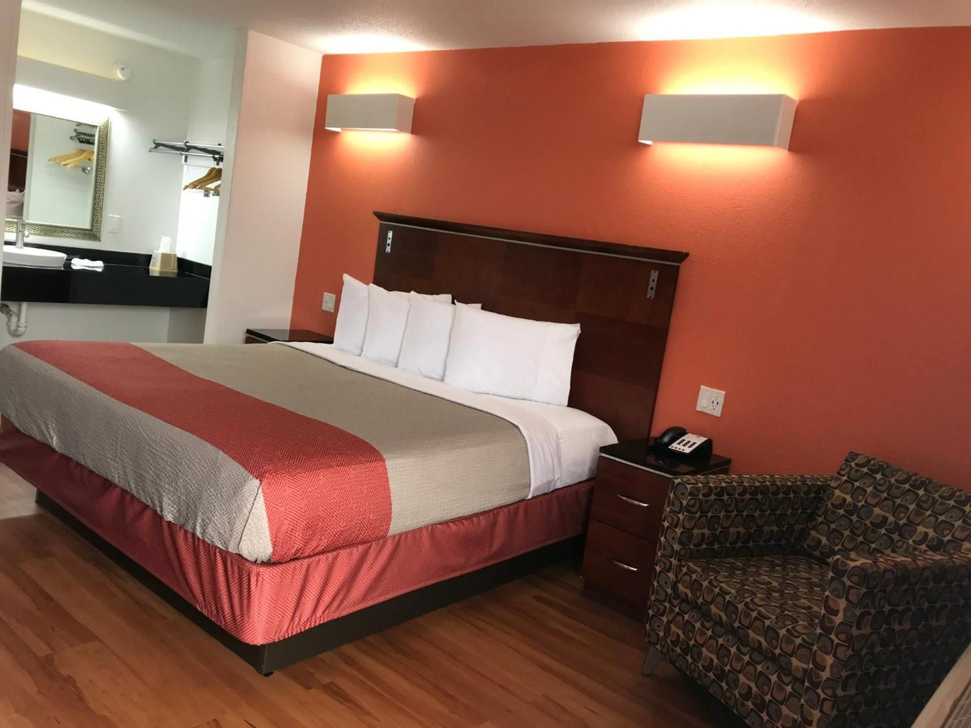 King Room - Non-Smoking