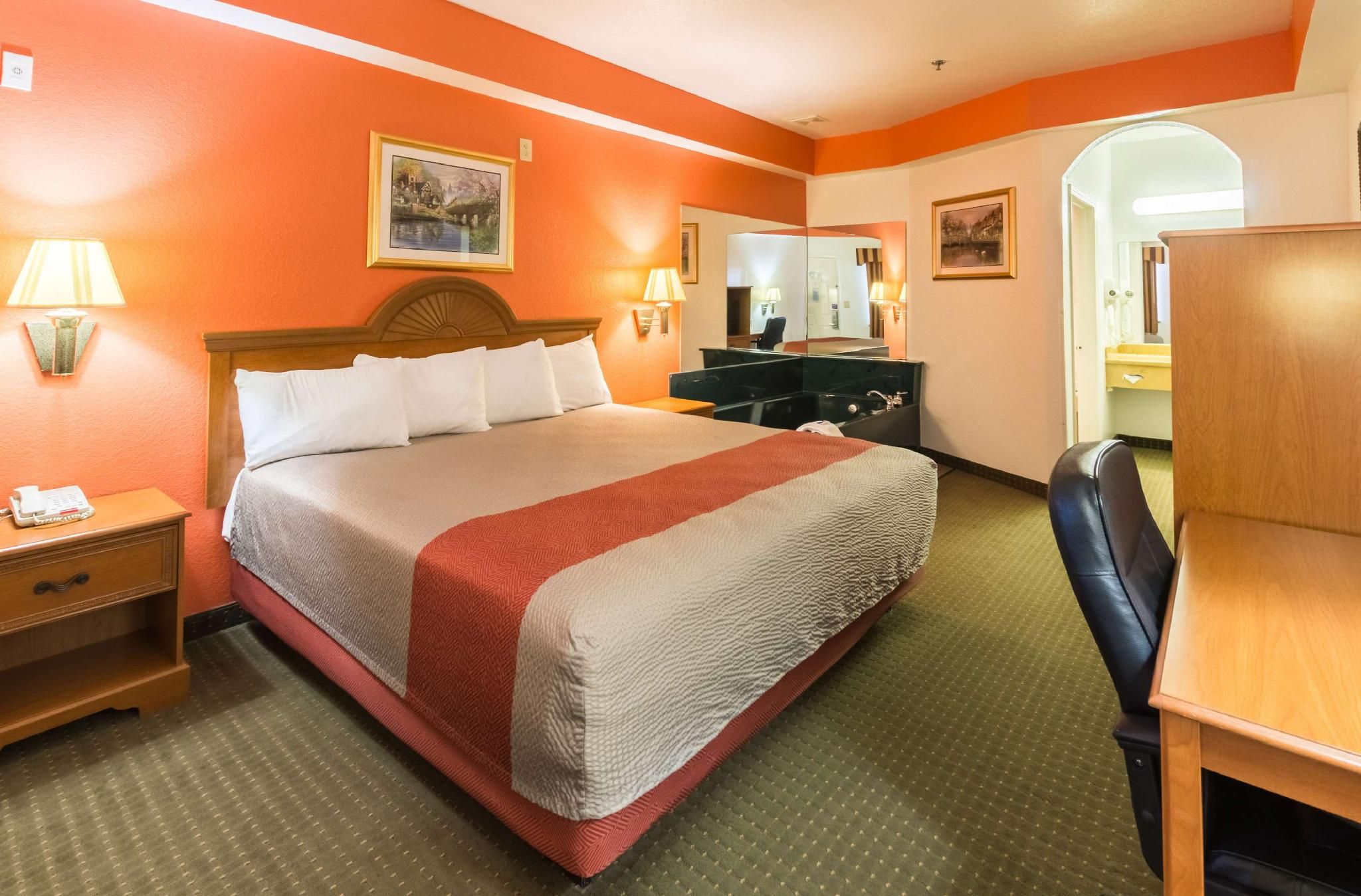 1 King Bed | Non-Smoking, Micfridge