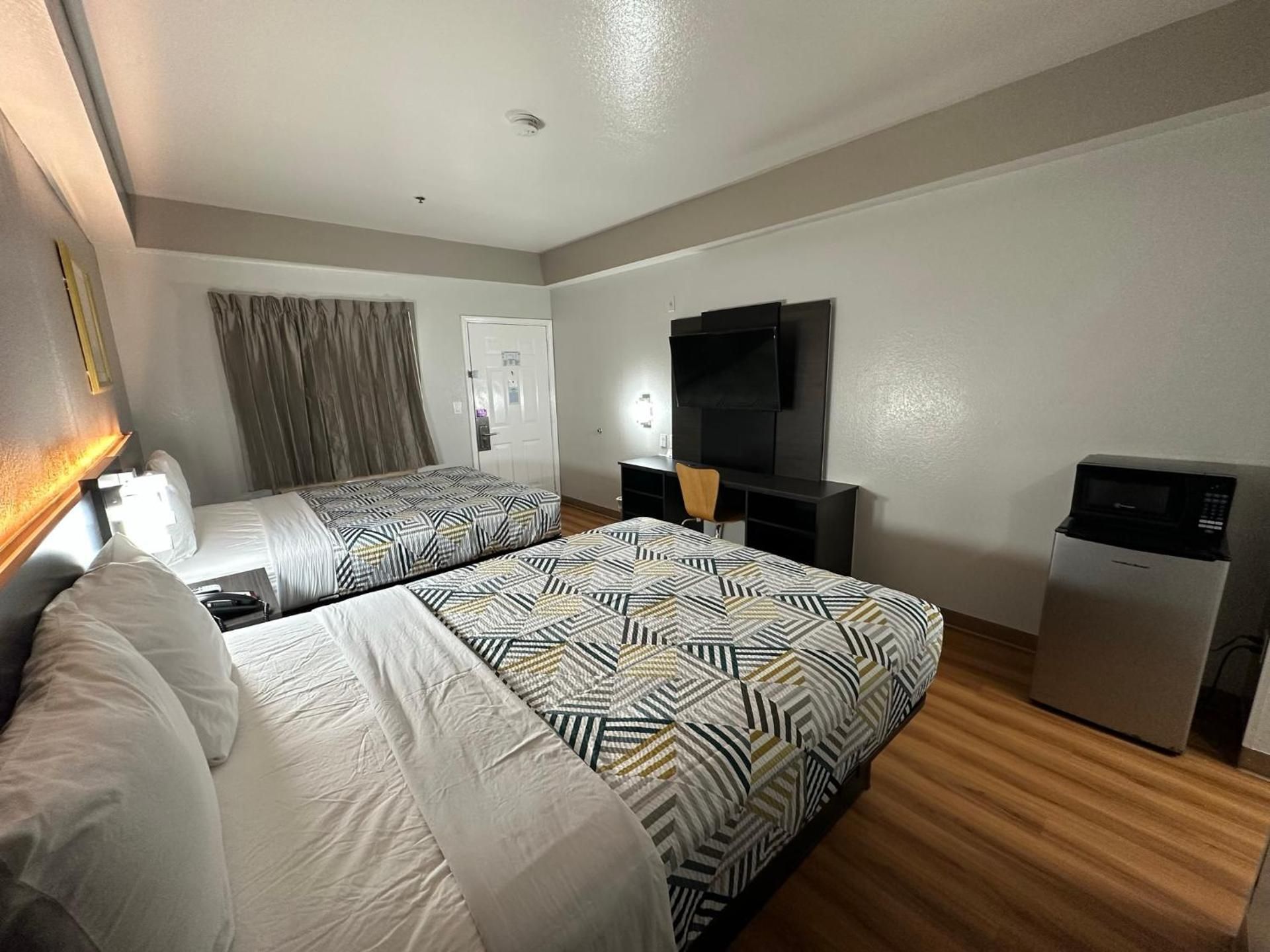 Queen Room with Two Queen Beds - Disability Access - Roll In Shower