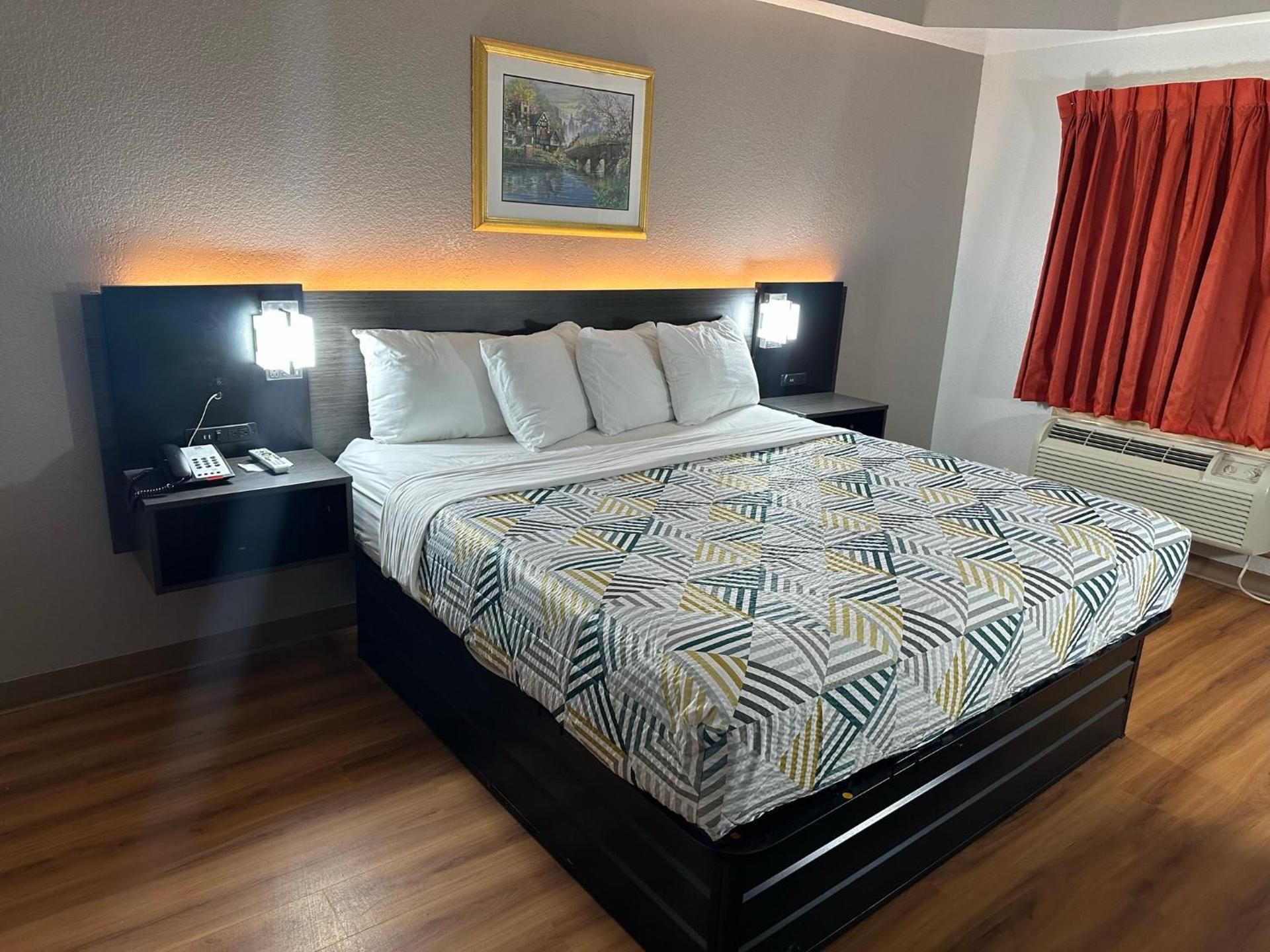 Deluxe King Room - Non-Smoking