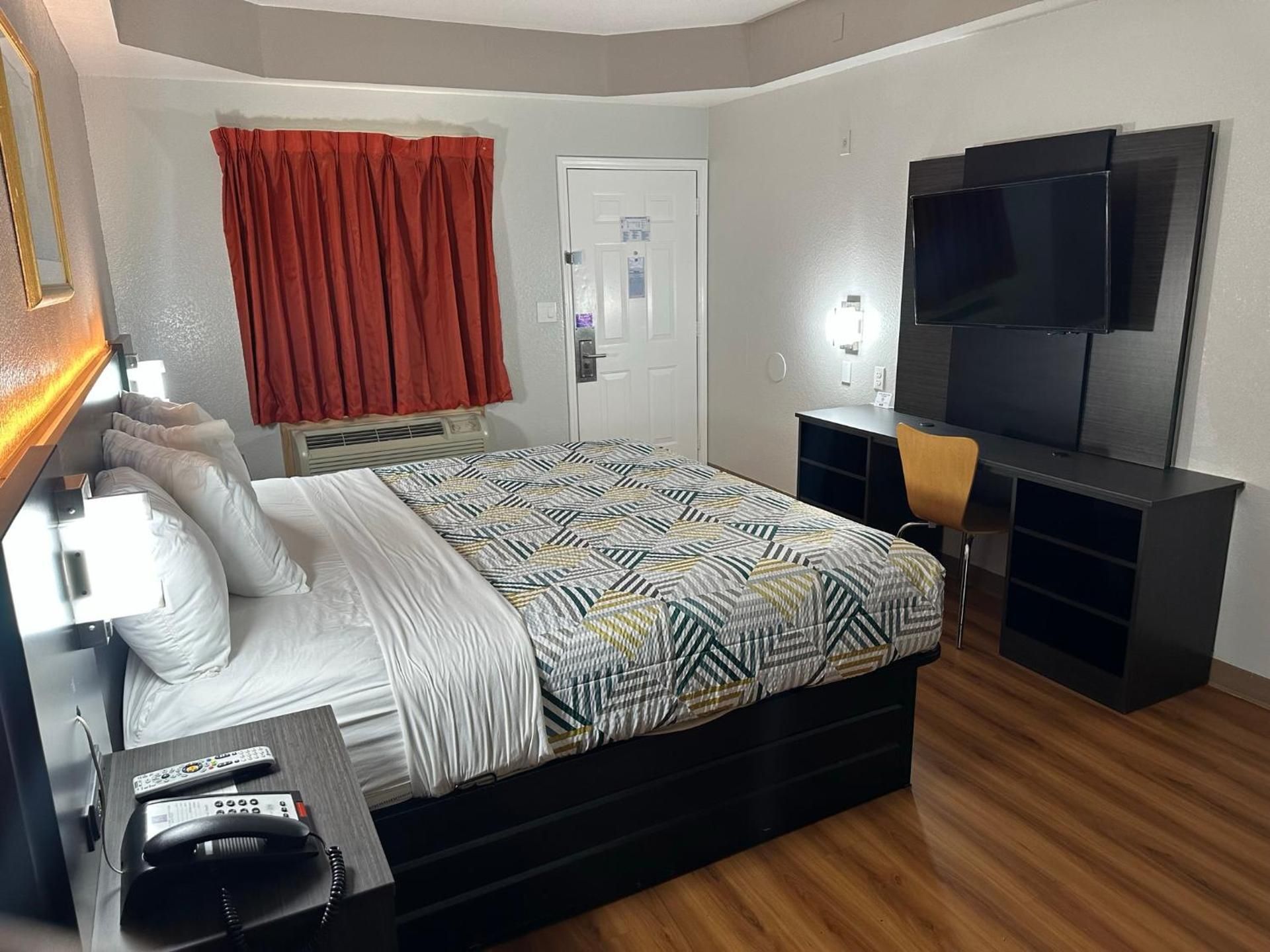 Queen Room - Disability Access/Non-Smoking