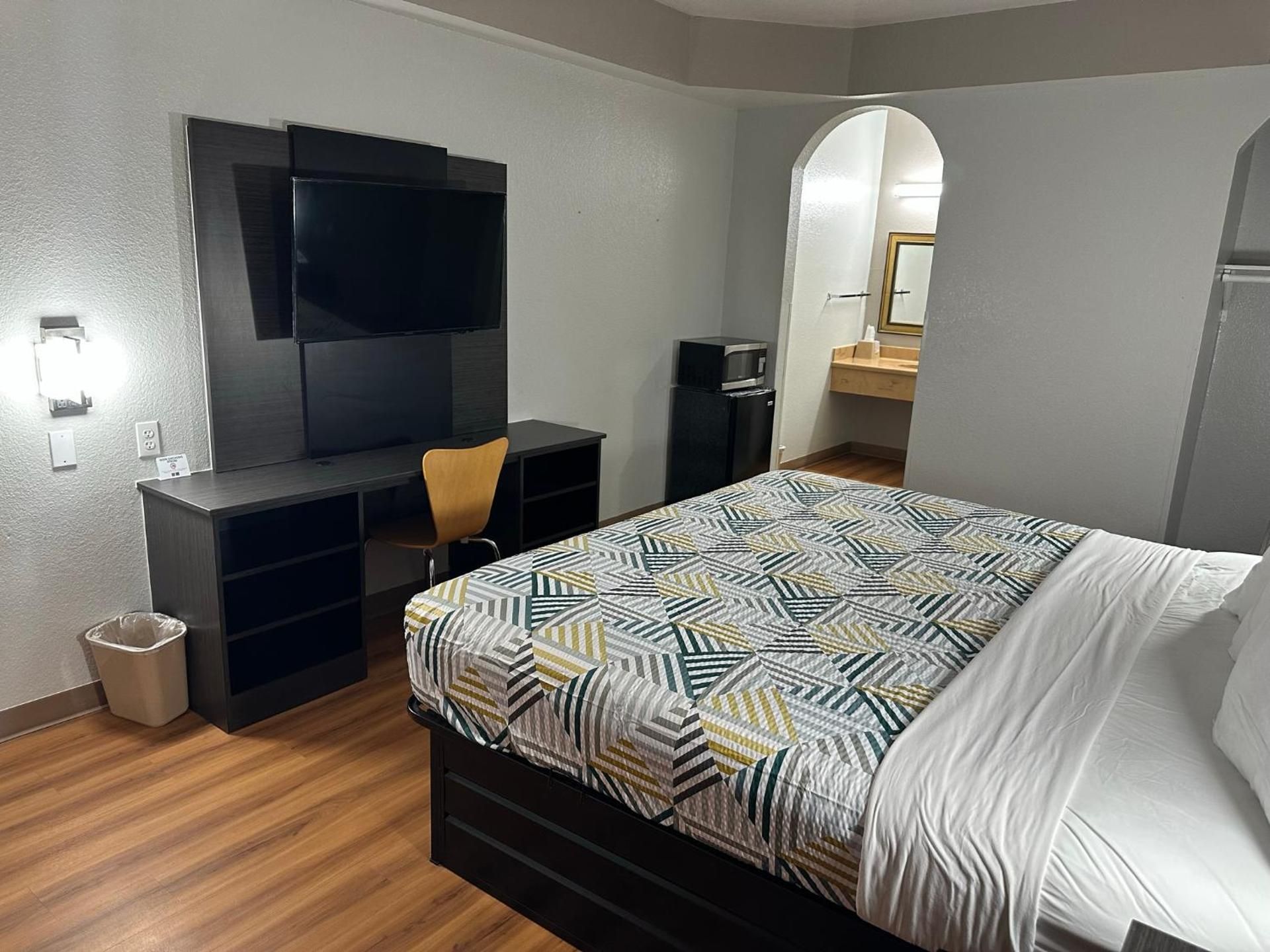 Queen Room - Disability Access/Non-Smoking