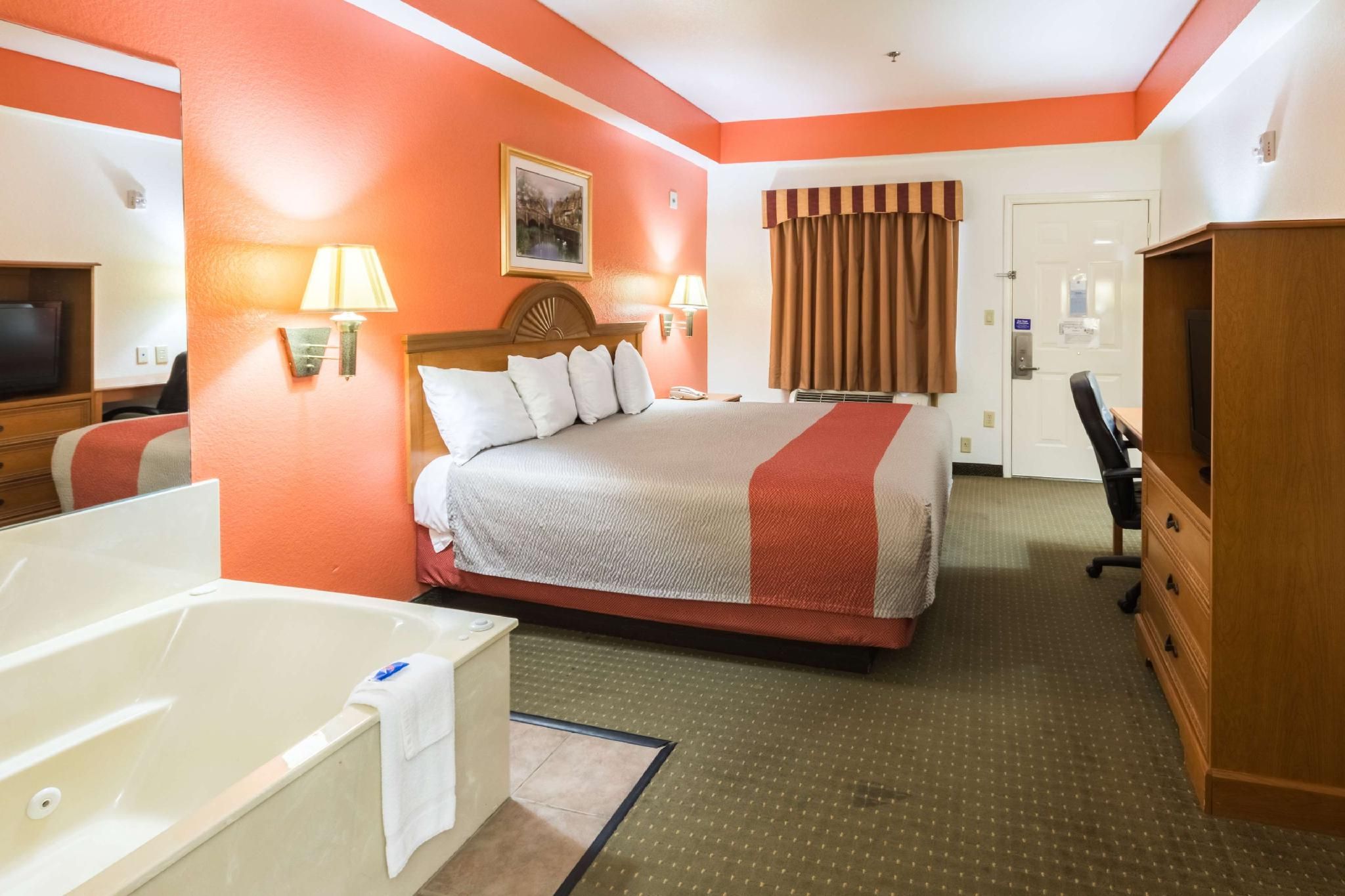 1 King Bed | Non-Smoking, Kitchen