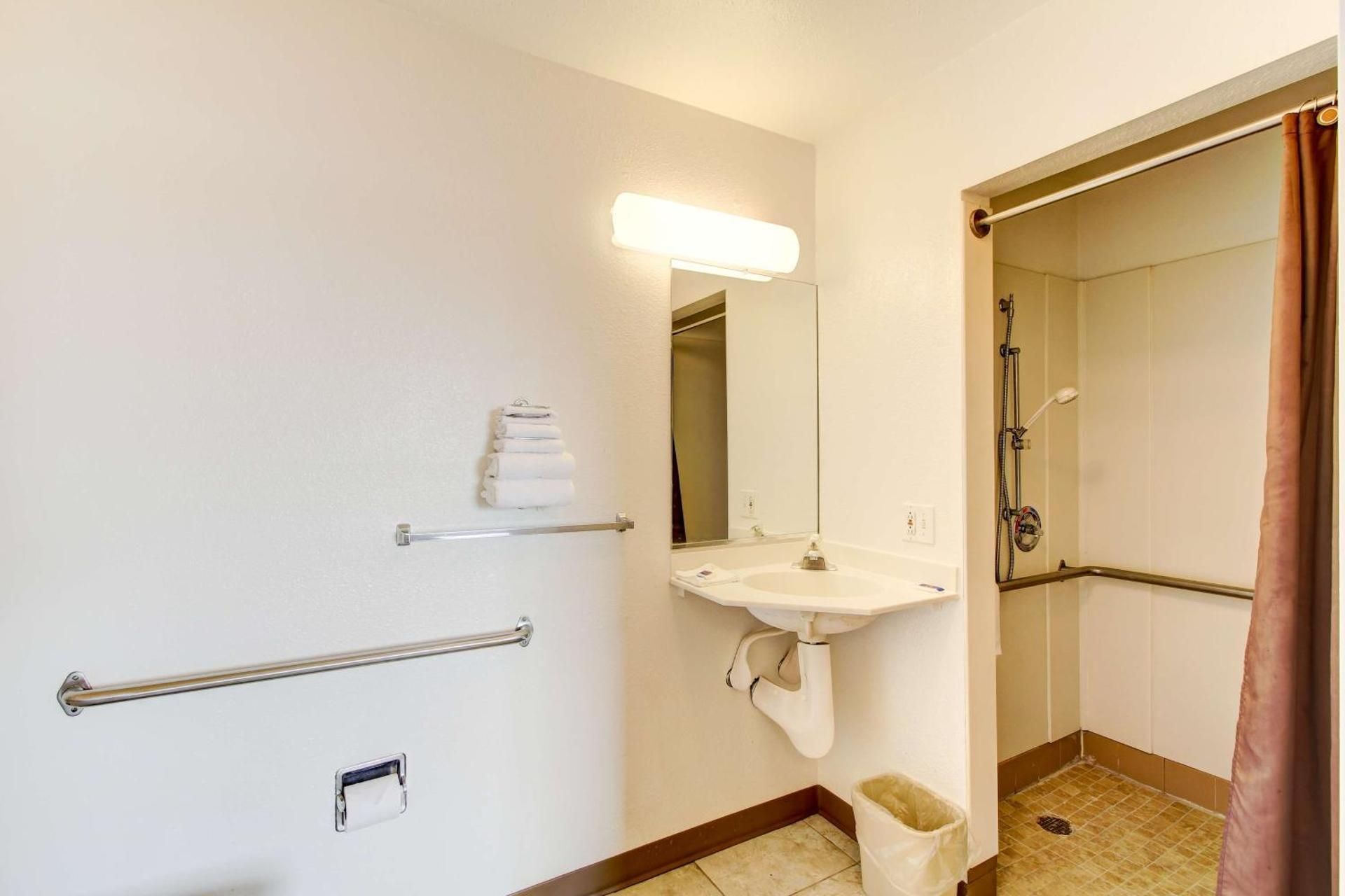 Queen Room - Disability Access