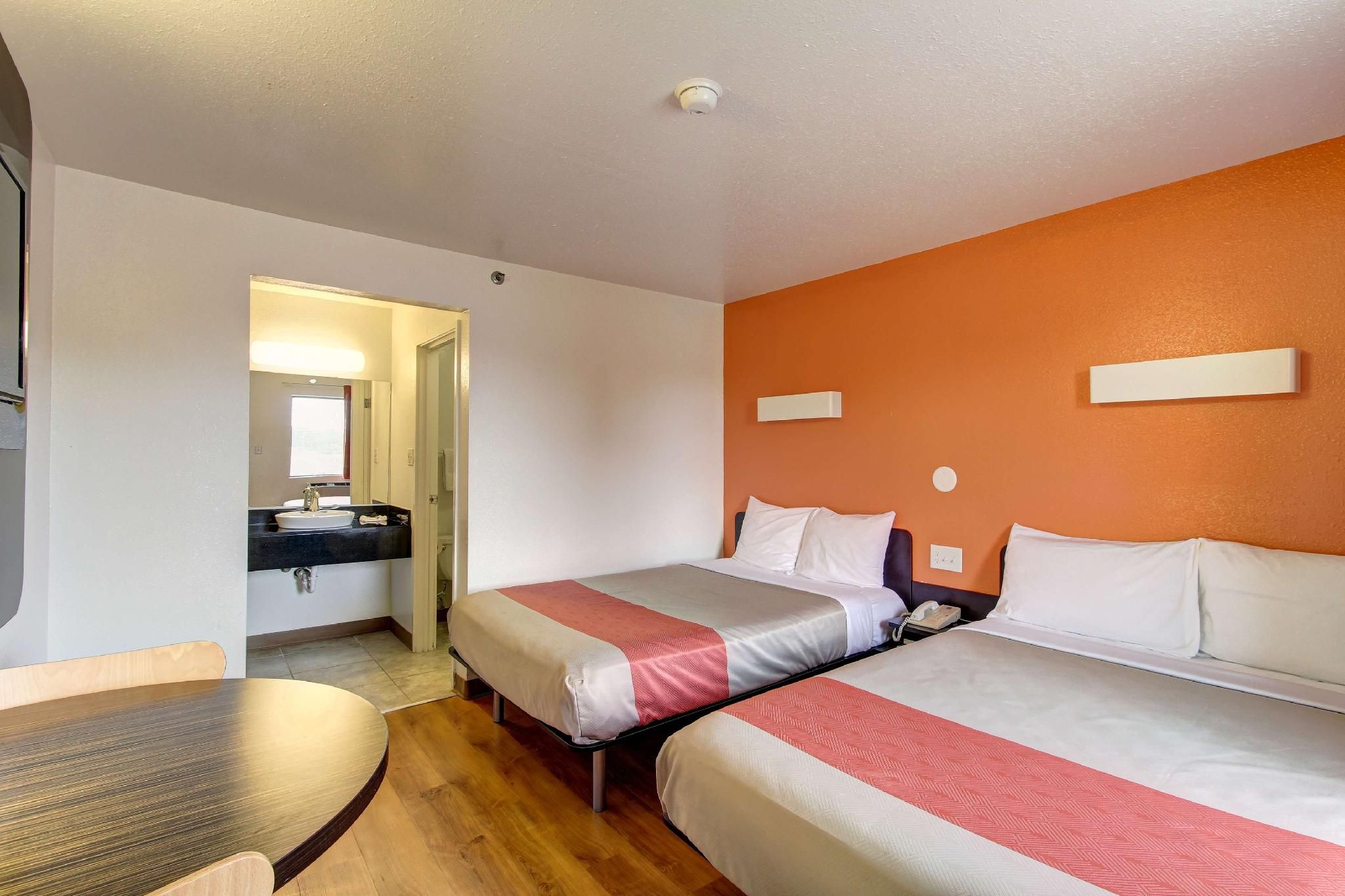 2 Full Beds | Non-Smoking, Micfridge