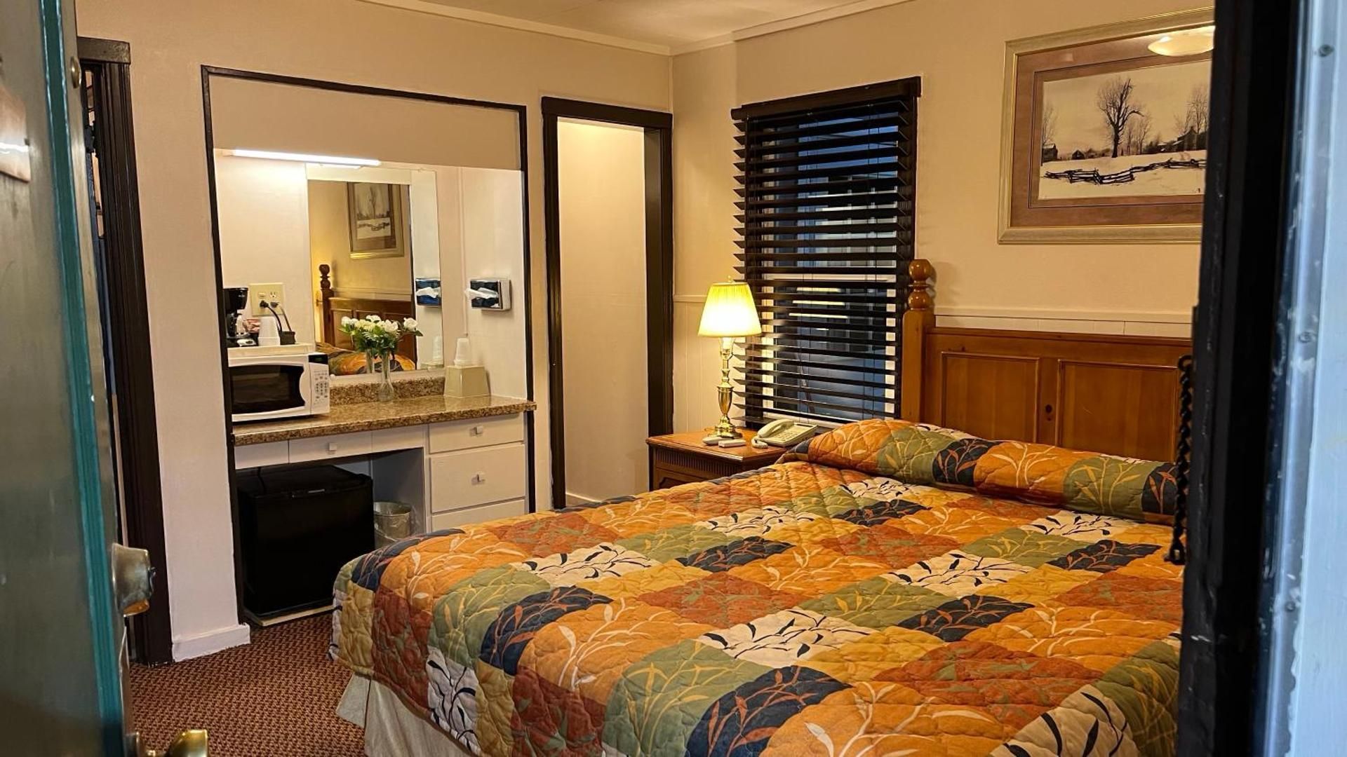 1 King Bed Nonsmoking
