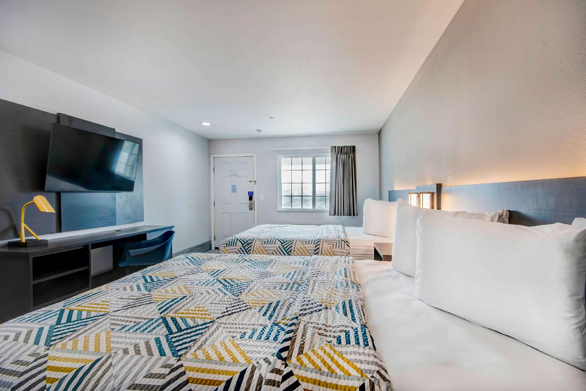 Motel 6 Aransas Pass, TX 2 Queen Beds | Non-Smoking