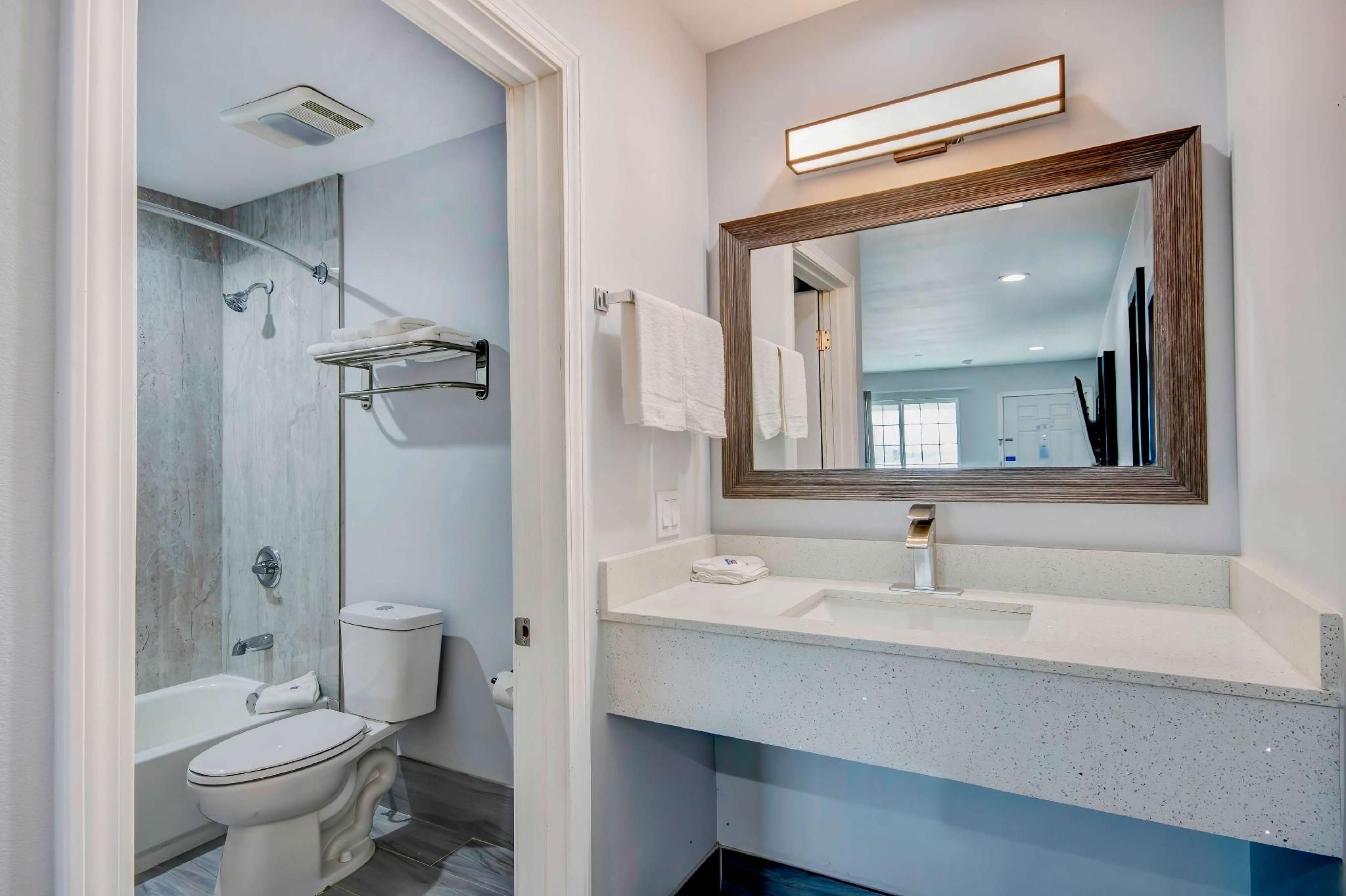 Motel 6 Aransas Pass, TX 2 Queen Beds | Non-Smoking 3