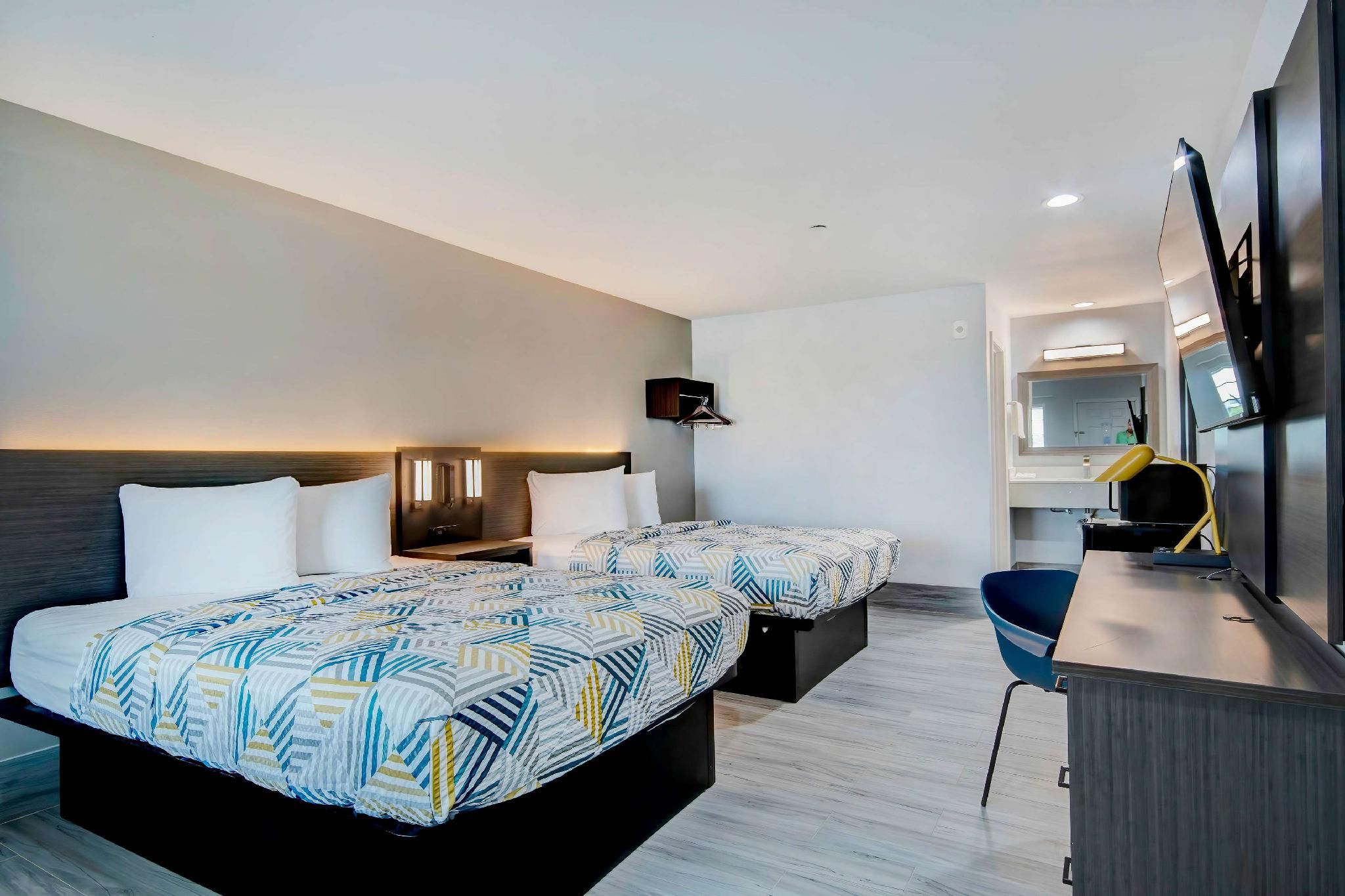 Motel 6 Aransas Pass, TX 2 Queen Beds | Non-Smoking 2