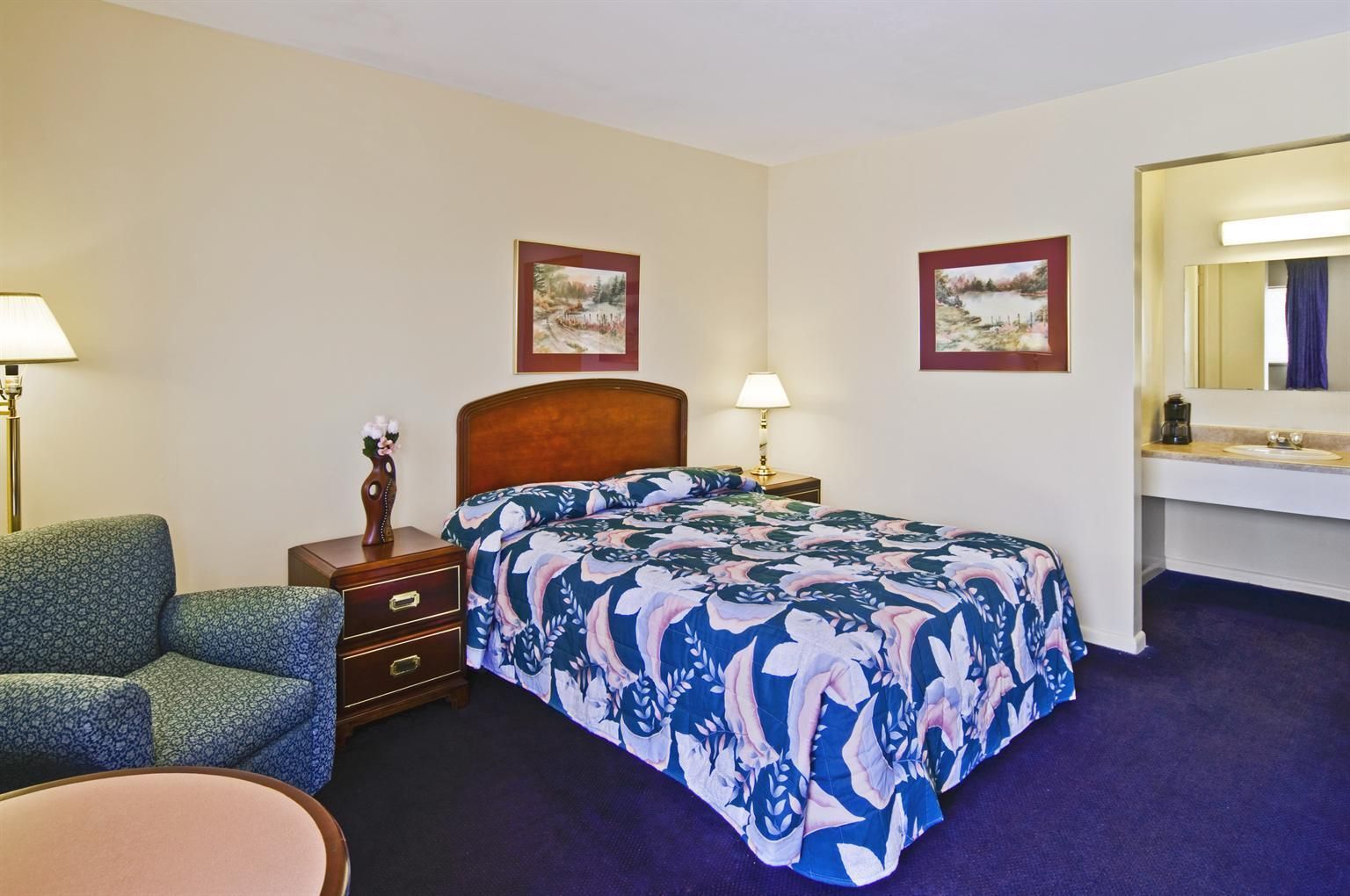 1 Queen Bed Non-Smoking