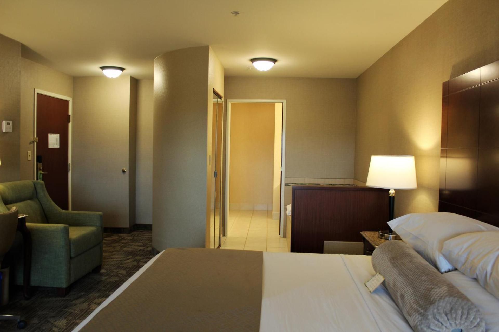 Deluxe Suite with Spa Bath