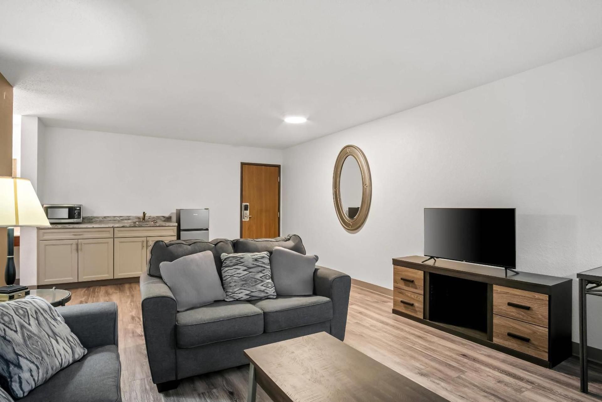 King Room with Sofa Bed and Whirlpool - Non-Smoking