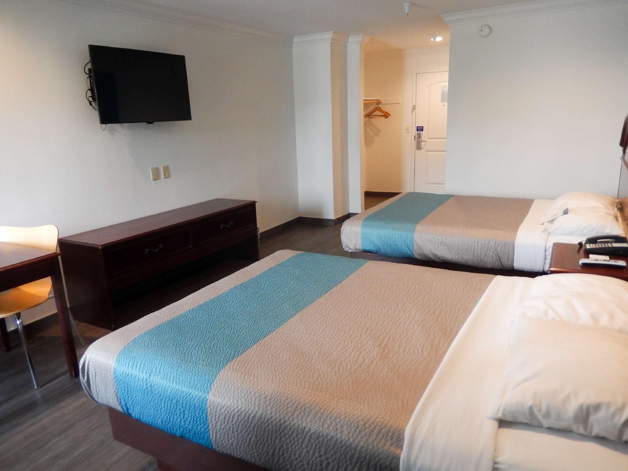 2 Queen Beds | Non-Smoking