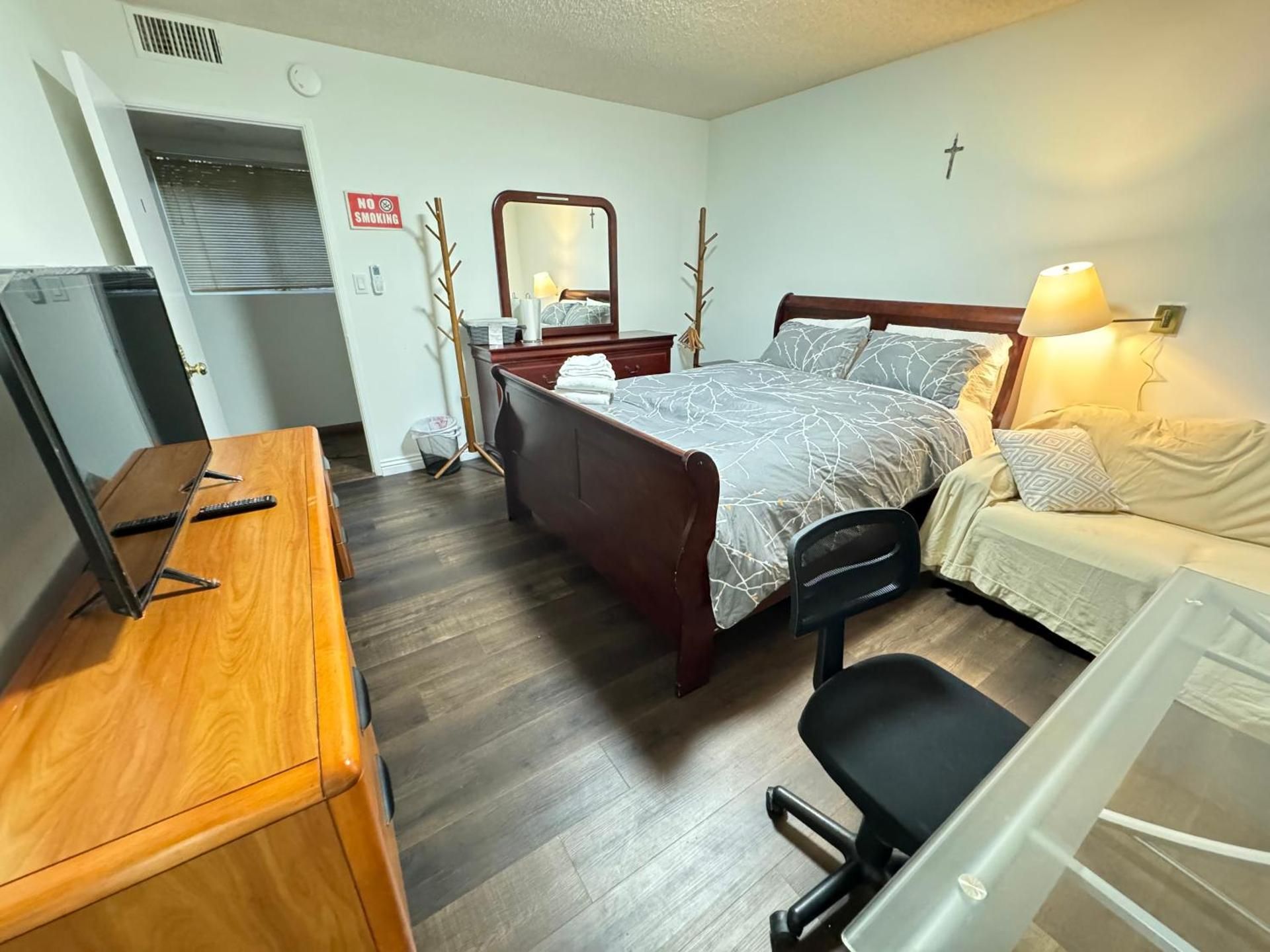 Queen Room with Garden View