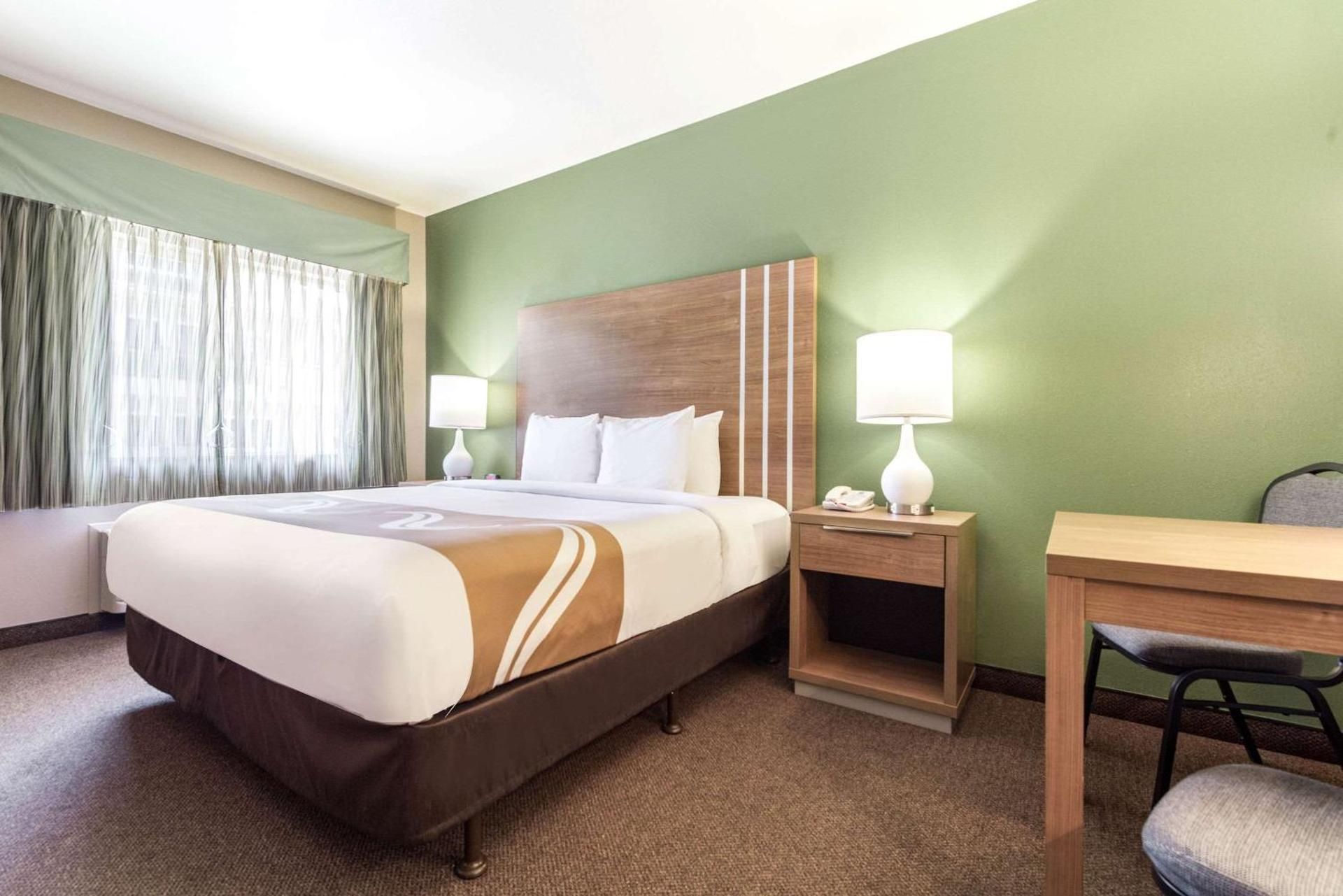 1 King Bed, Nonsmoking, Accessible