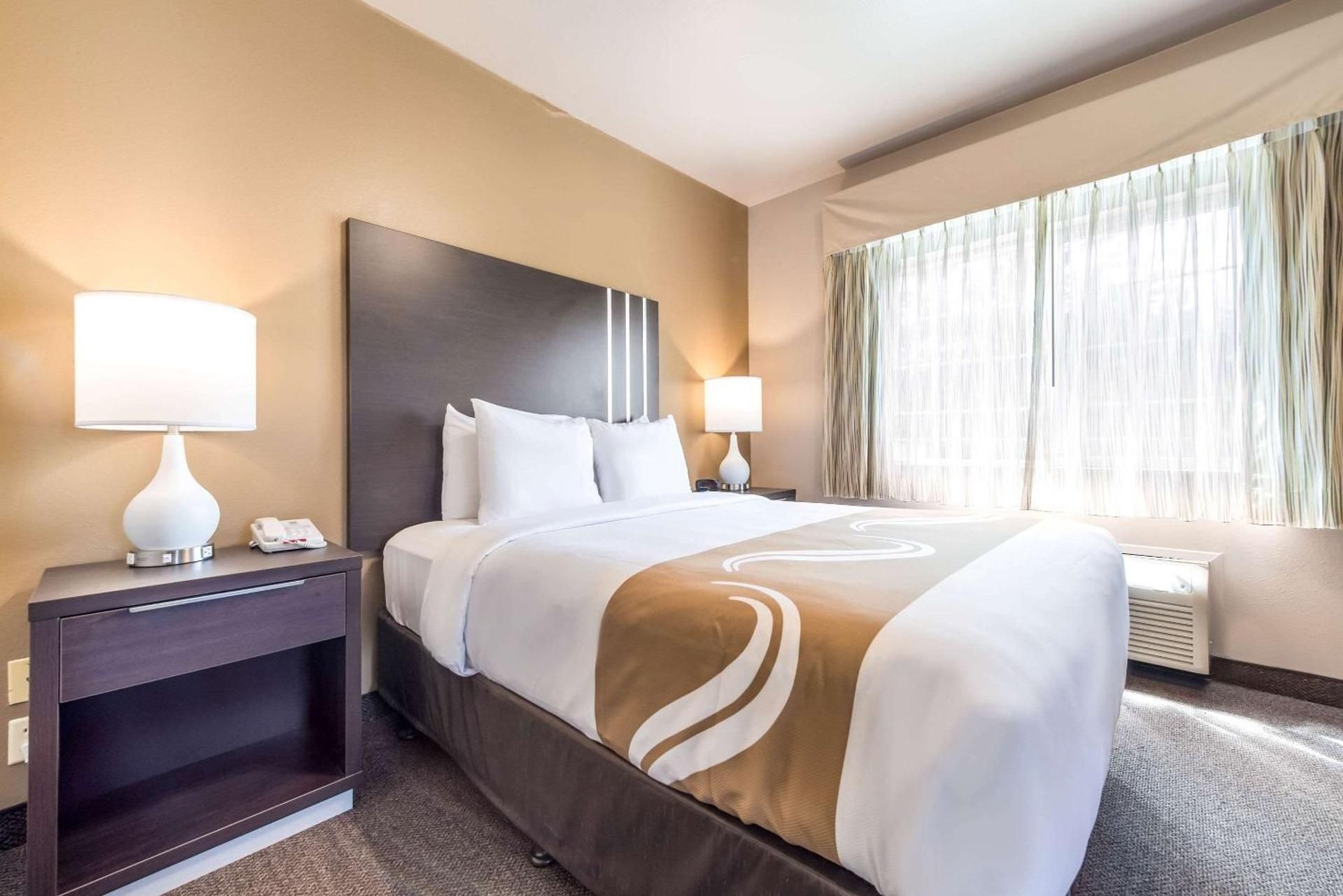 1 Queen Bed, Efficiency, Suite, Nonsmoking