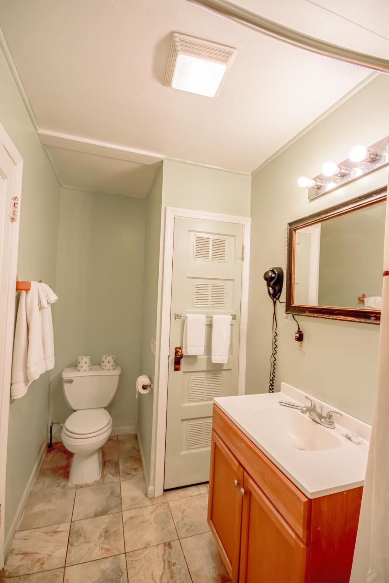 OYO Travelier Motel 3 Queen Bed 3